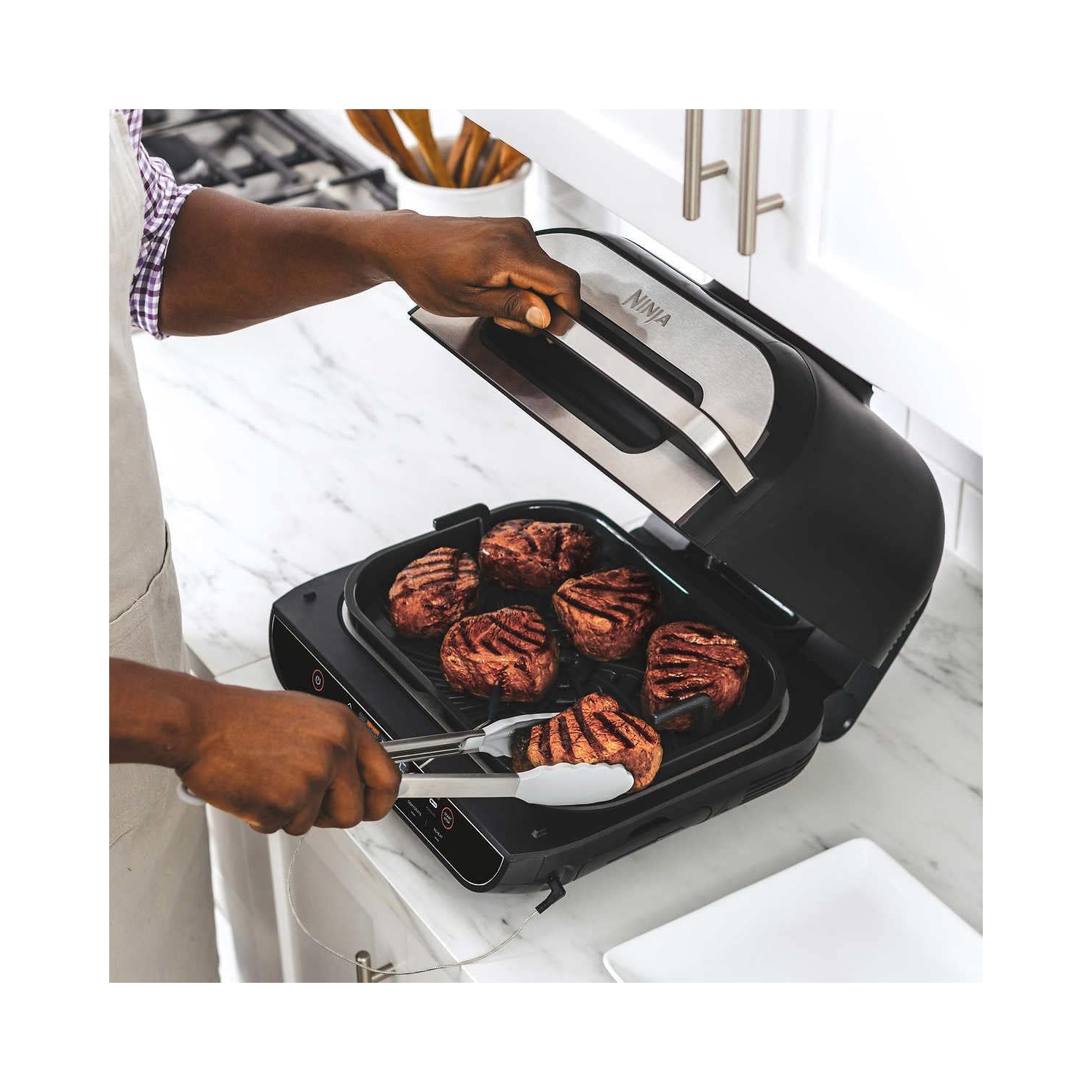 Remis à neuf - Gril d'intérieur 6-en-1 Foodi Smart XL de Ninja avec friture à air chaud, rôtissage, cuisson, réchauffage et déshydratation,