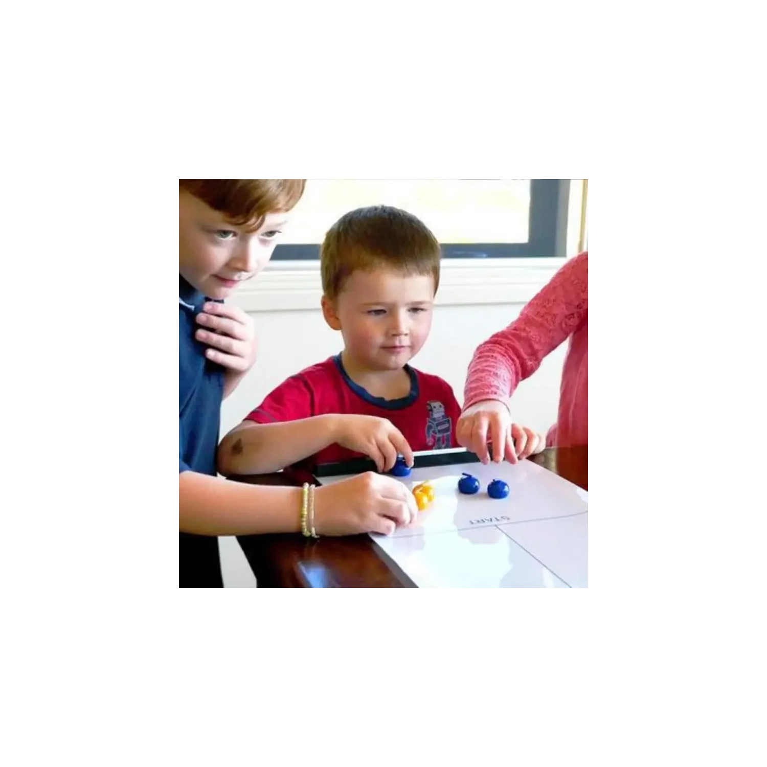 Jeu de curling de table pour adultes et famille. Jeu de sport intérieur amusant pour tout le monde