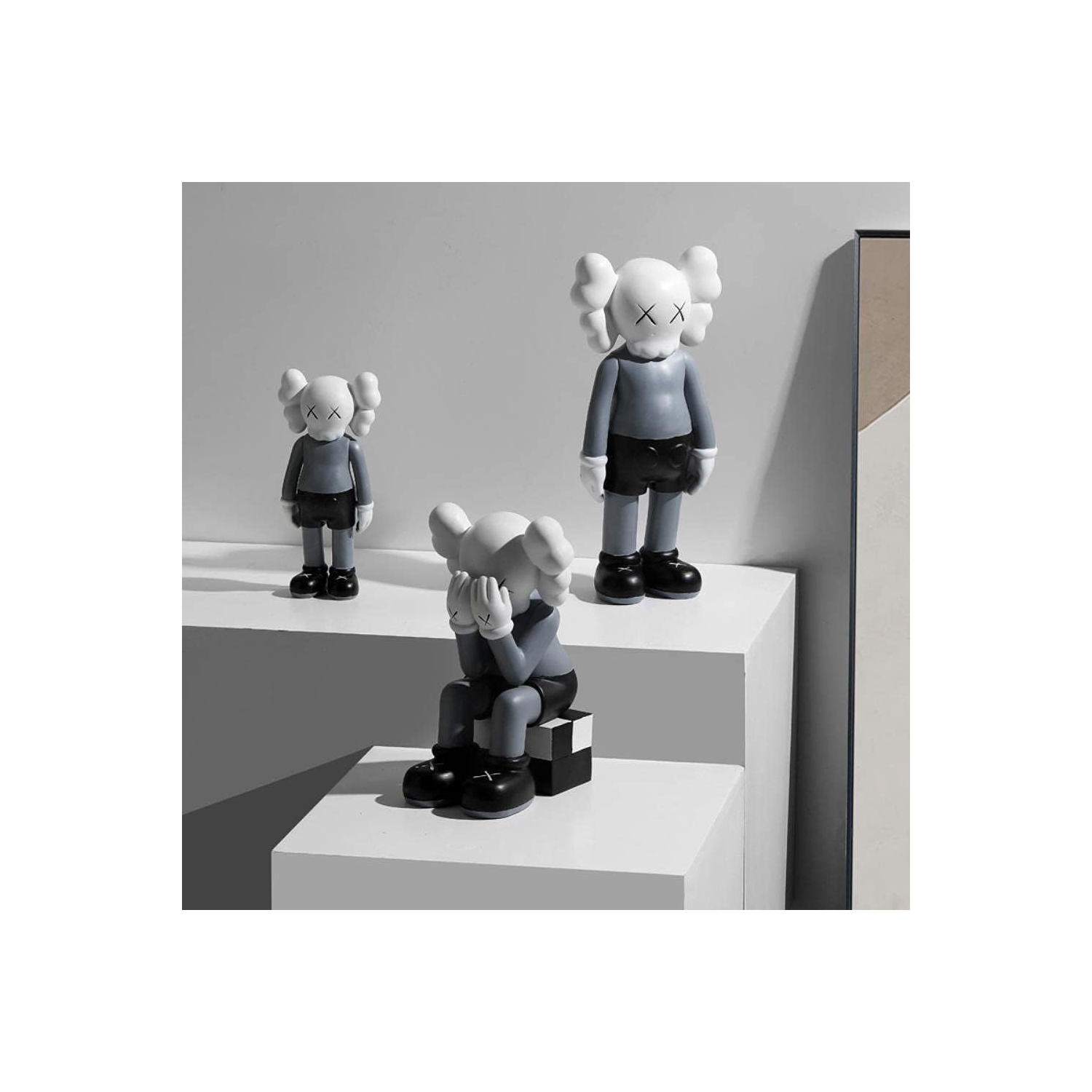 Resin ornaments | Living room and study room decorative sculptures | Dustproof and easy to clean | Art collection gifts Non-slip base | Gray standing