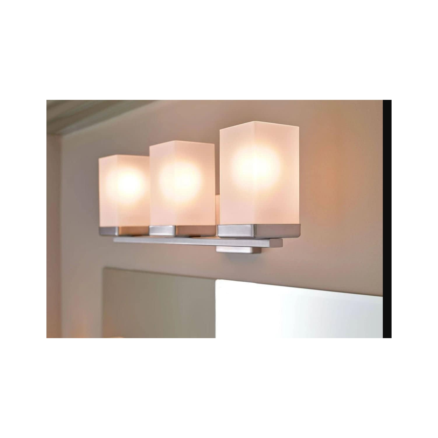 Moen YB8864CH Luminaire de salle de bain à 4 lampes, 90 degrés, support double, verre givré, chrome