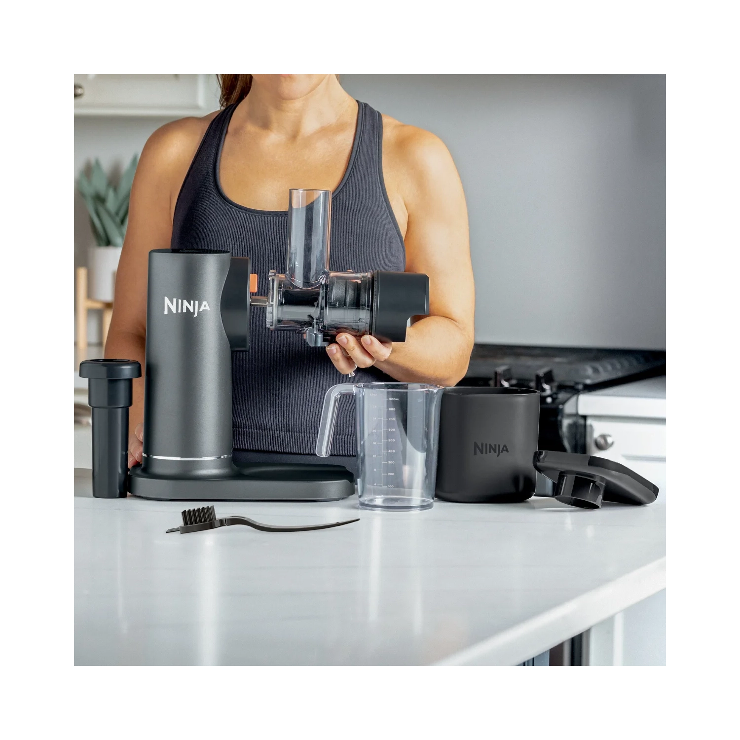 Ninja NeverClog Cold Press Juicer with 32 oz. Juice Jug and 40 oz. Pulp Container