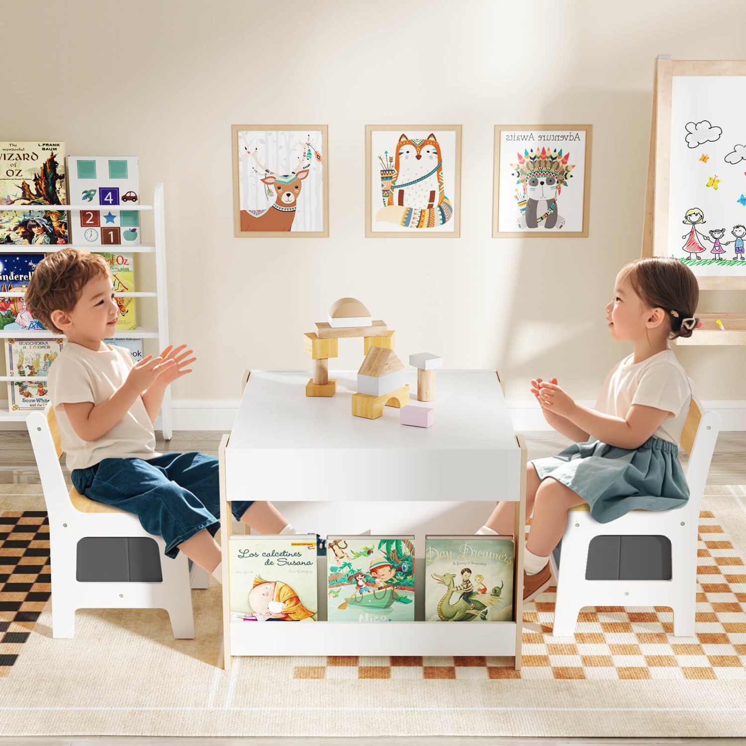 Ensemble table et chaises 4-en-1 pour enfants de Costway avec table d'activités en bois et étagères latérales Beige/Gris