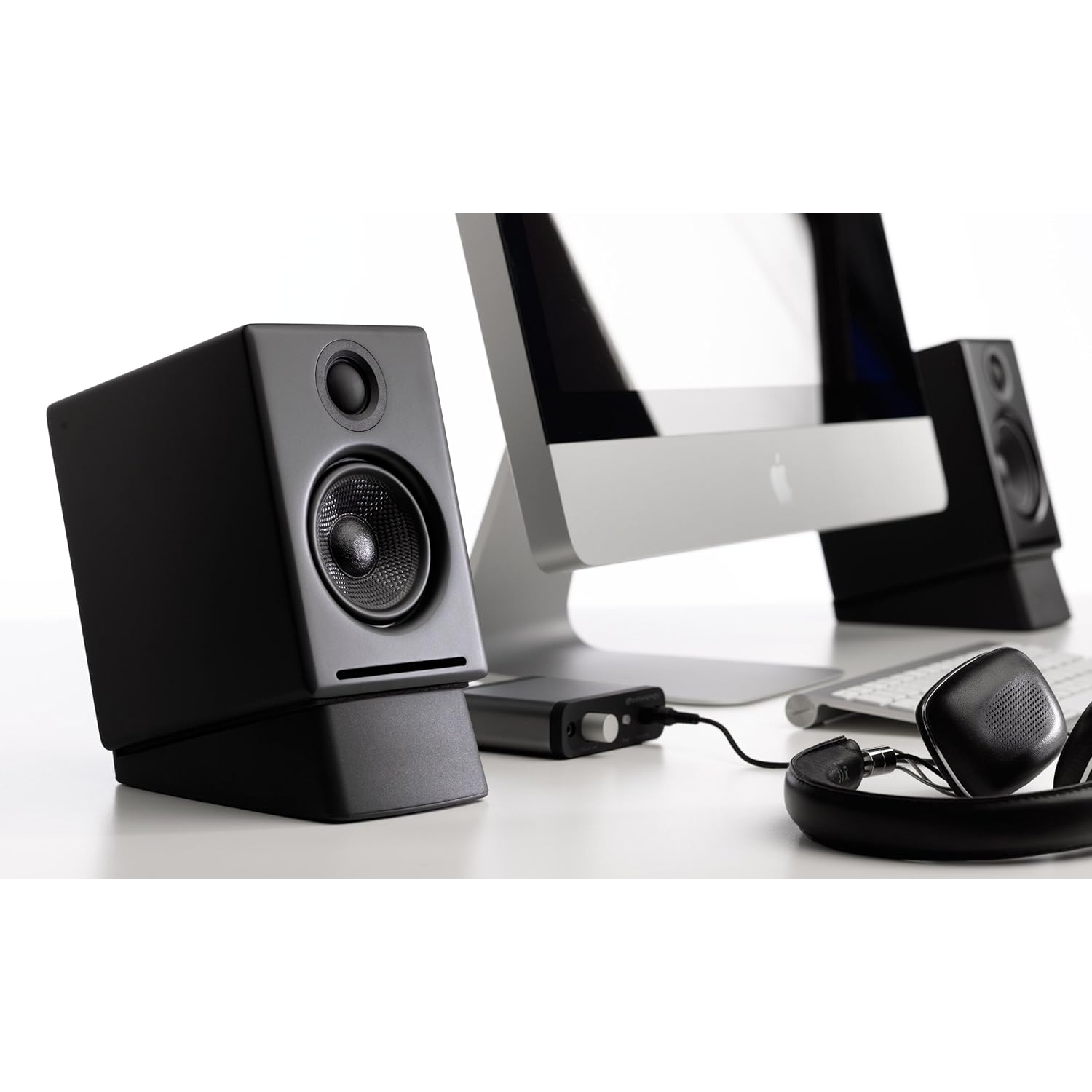 Audioengine DS1 Desktop Speaker Stands – Vibration Damping, Tilted Silicone Stands for A1, A2+, HD3 or Similar Speakers