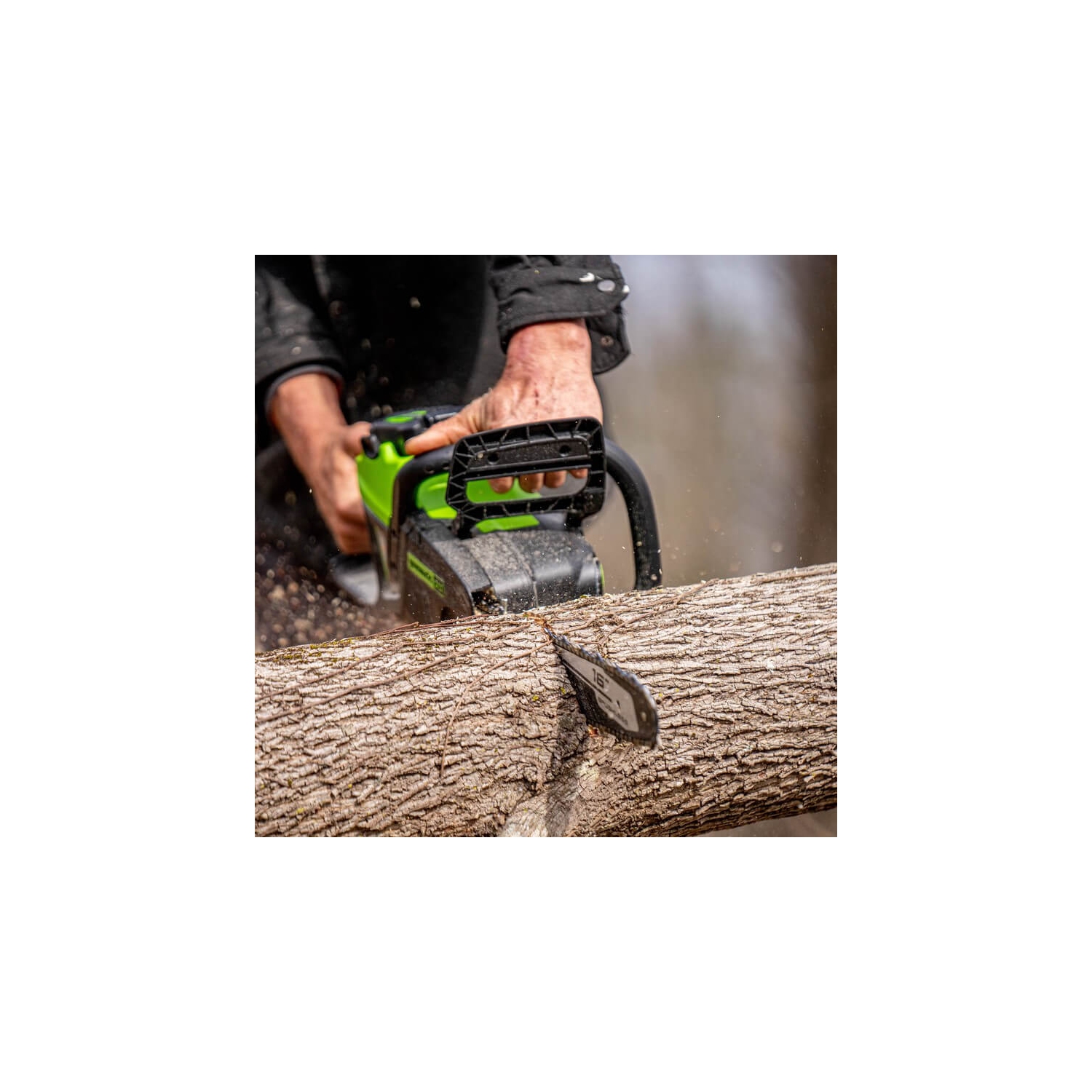 Scie à chaîne sans balais 60 V de 18 po de Greenworks, batterie 4,0 Ah et chargeur inclus