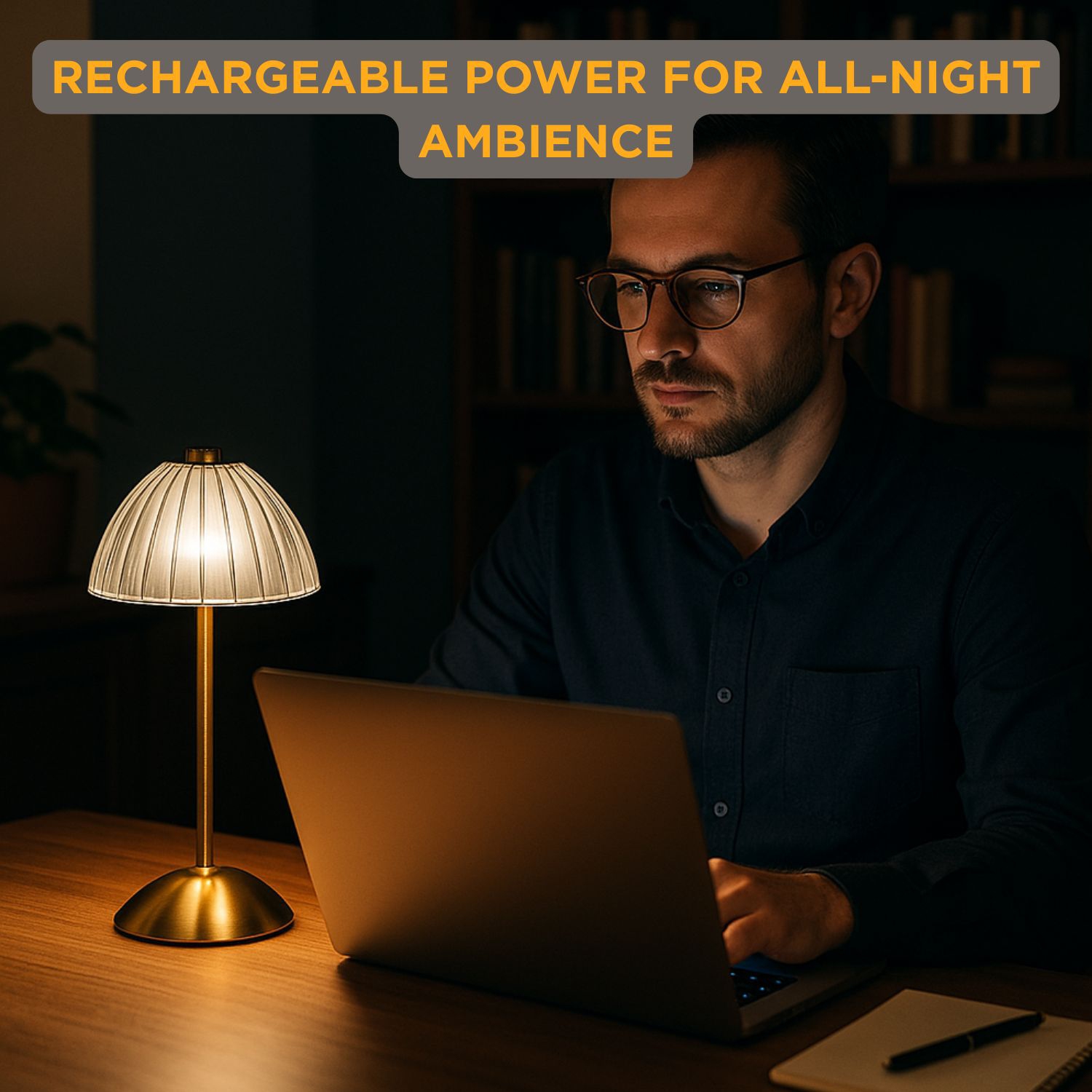 Lampe de table Trilite Fancy Shade LED d'Abbott – Lampe de table rechargeable sans fil de 12 po en or/blanc, en métal et en acrylique – Lampe