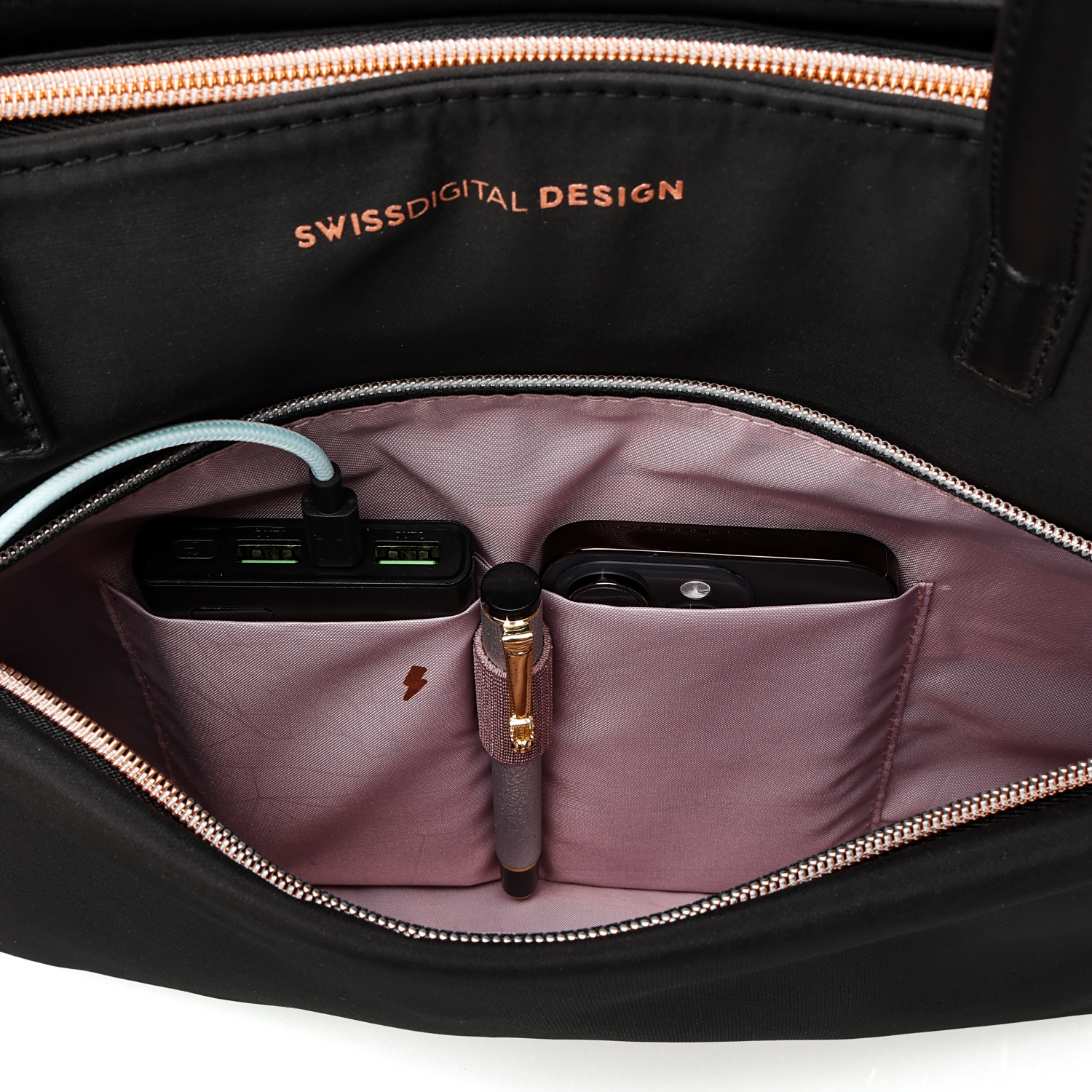 Sac fourre-tout rose KATY de Swissdigital pour portable de 16&nbsp;po, recharge USB, lampe LED, protection RFID, hydrofuge Multipochettes
