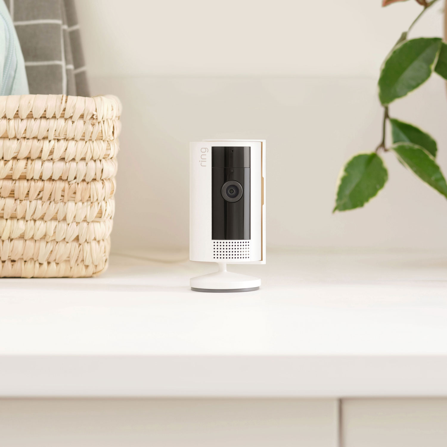 Ensemble de surveillance Essential de Ring avec sonnette à piles et caméra IP d'intérieur - Nickel satiné