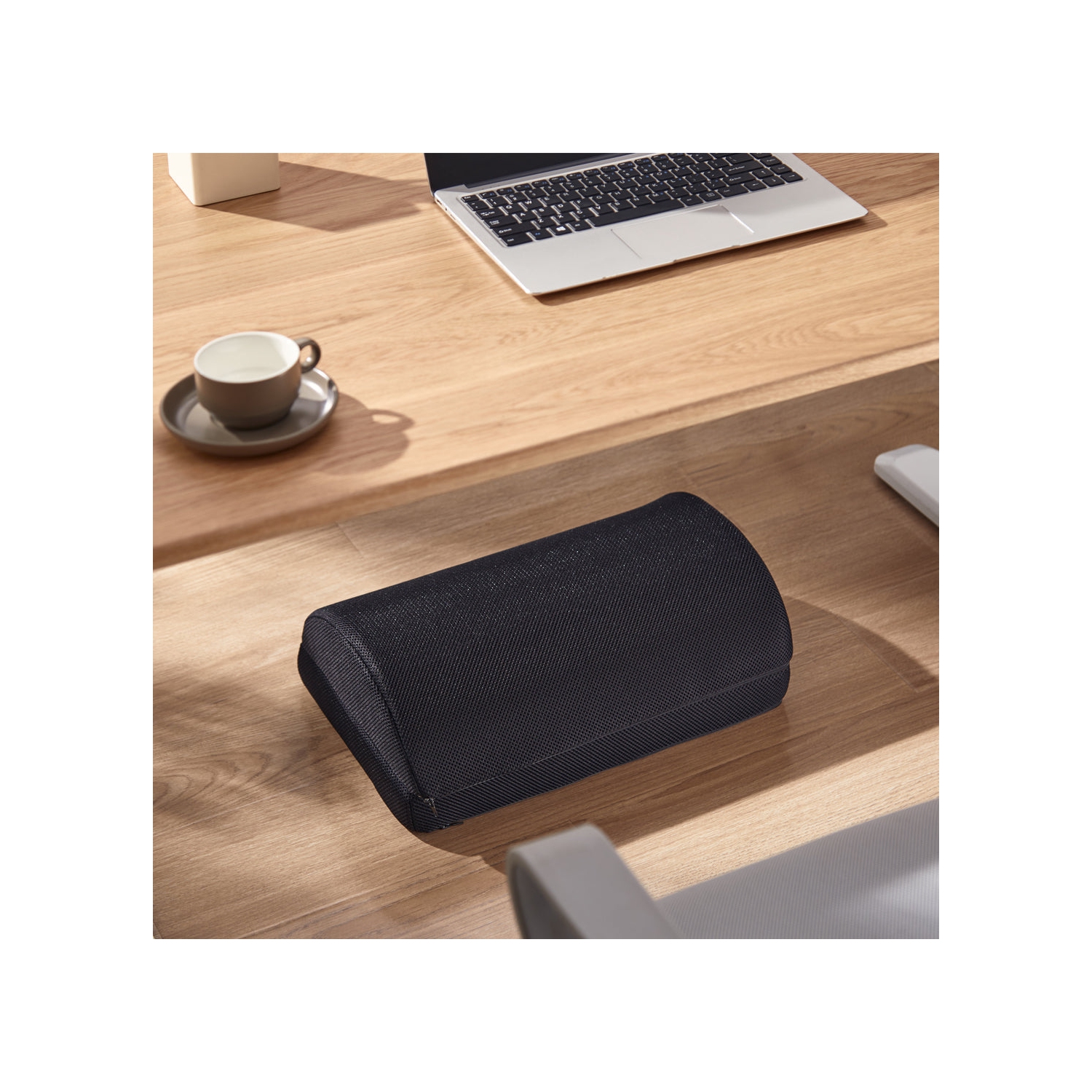 Repose-pieds en mousse à mémoire de Desky – coussin ergonomique haute densité avec housse amovible, base antidérapante et soutien ferme pour une