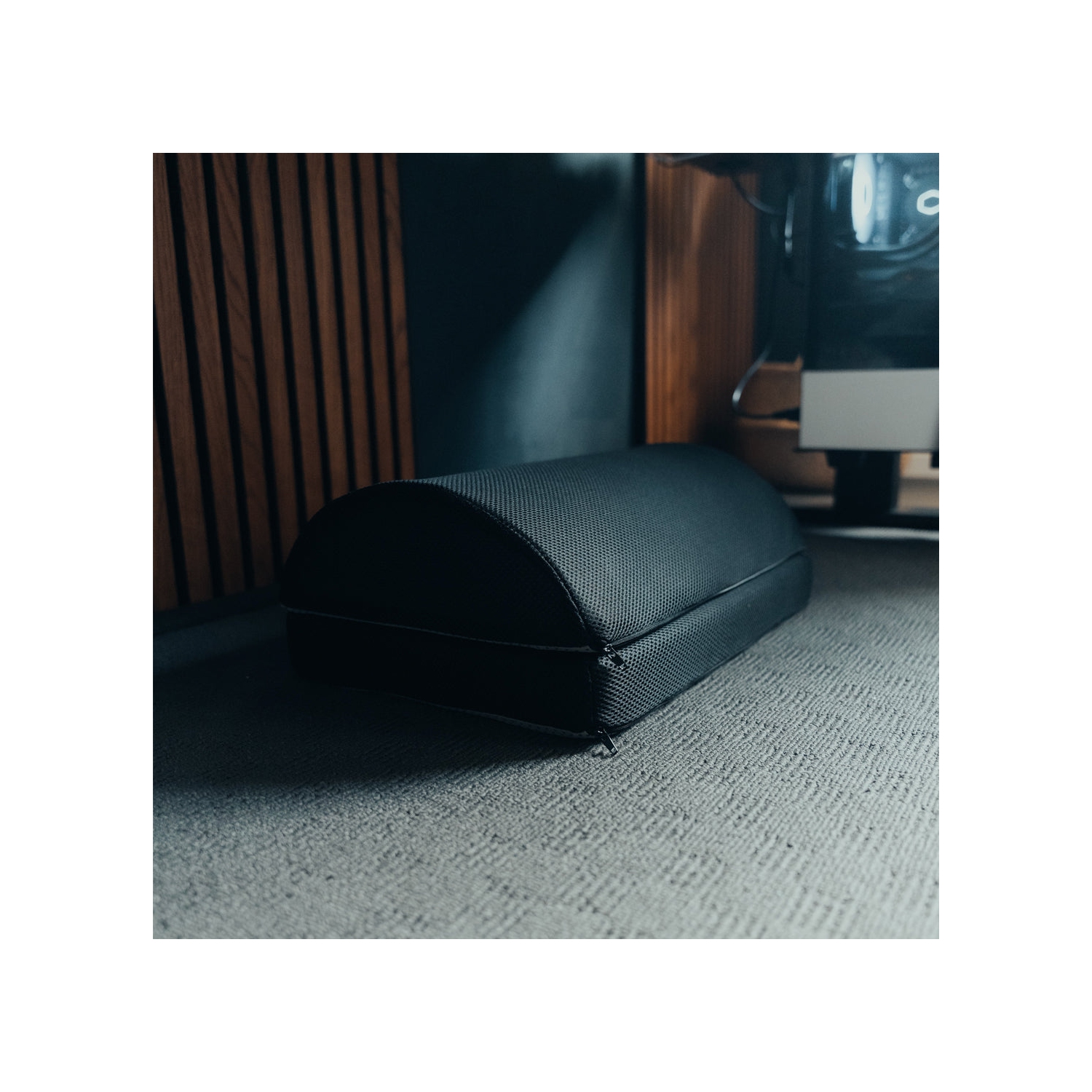 Repose-pieds en mousse à mémoire de Desky – coussin ergonomique haute densité avec housse amovible, base antidérapante et soutien ferme pour une