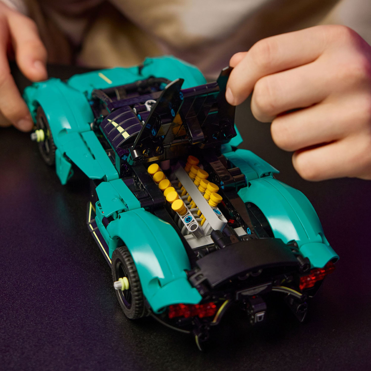 LEGO Technic : Aston Martin Valkyrie - 707 pièces
