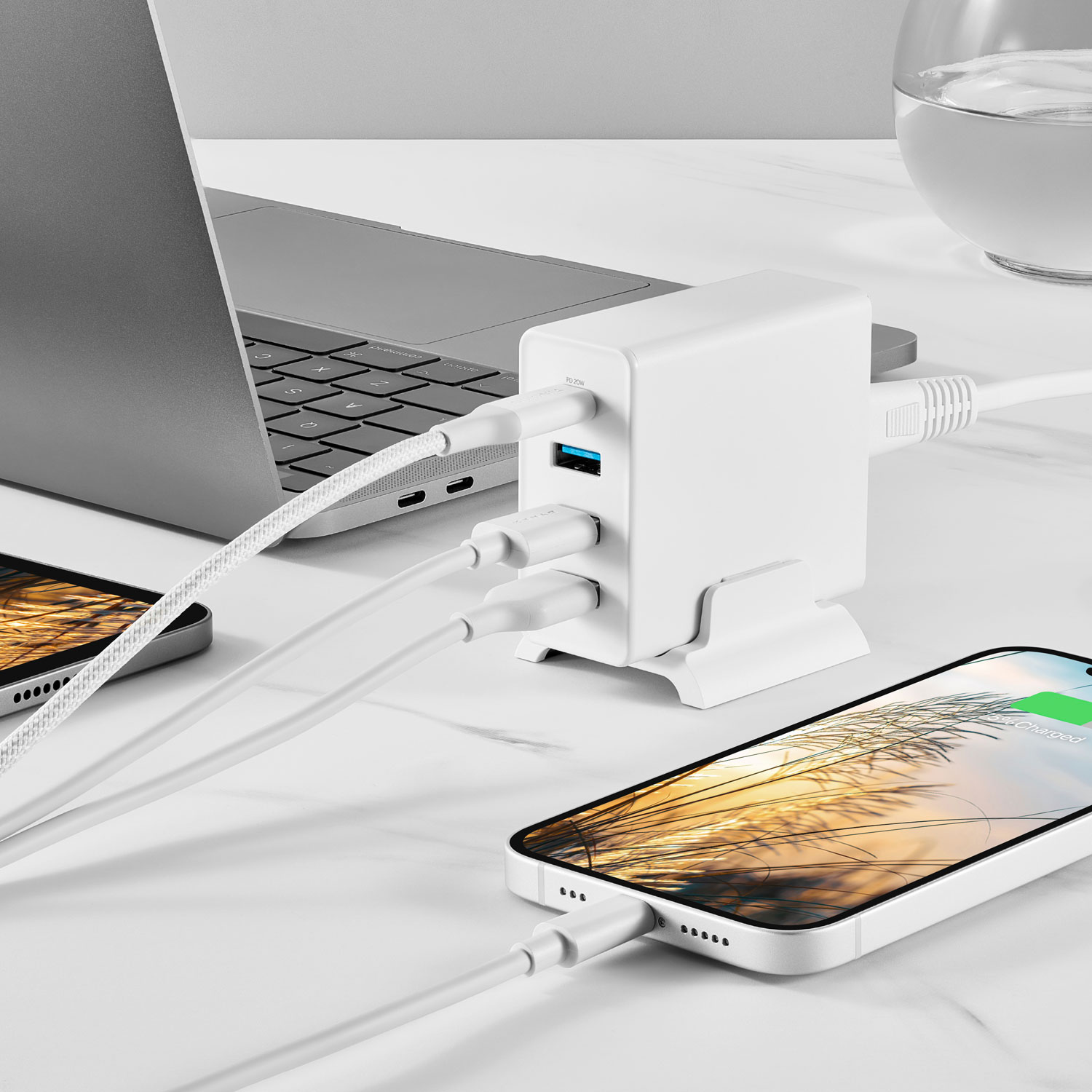 Chargeur mural à 4 ports USB-A/USB-C 47W d'Insignia - Blanc - Exclusivité de Best Buy