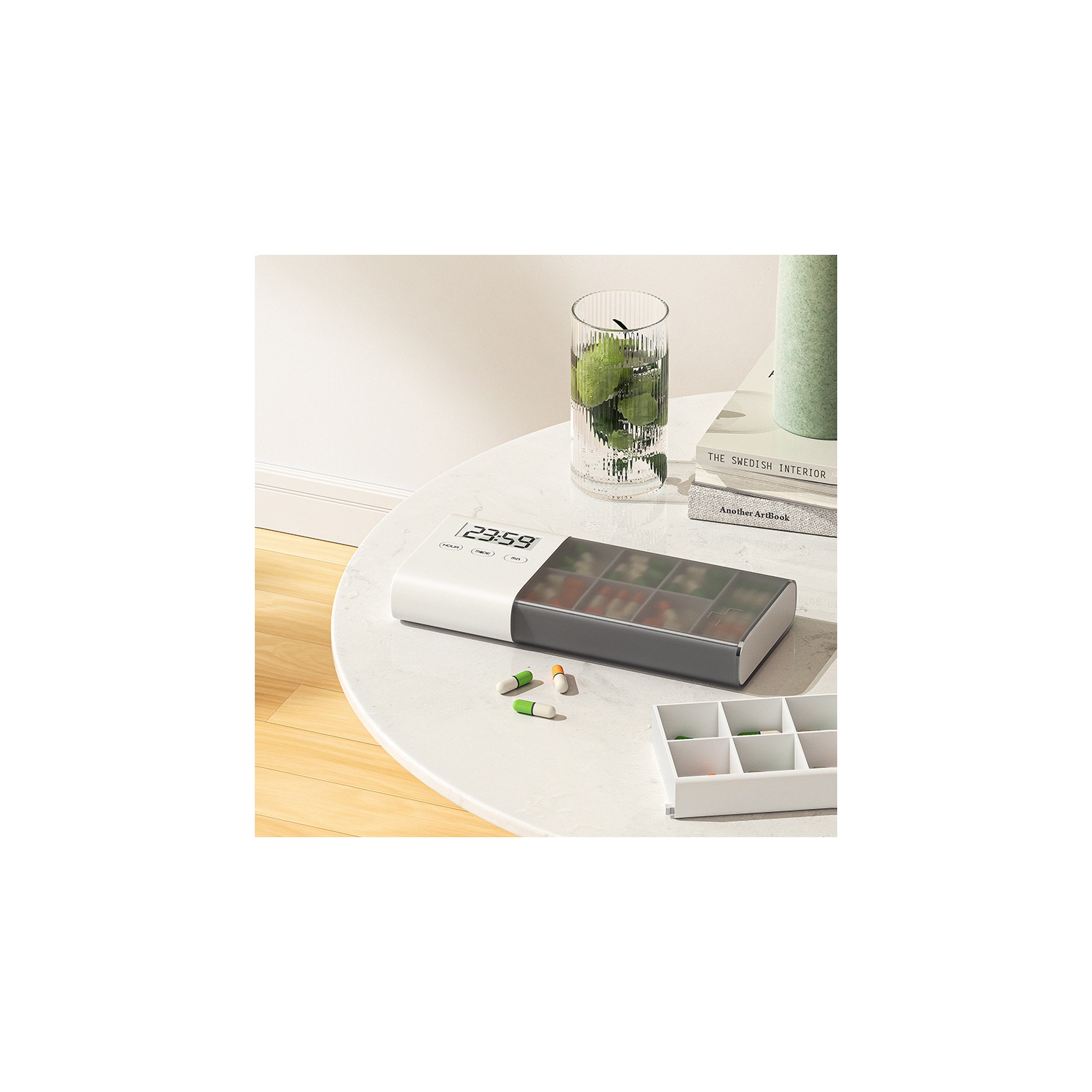 Smart electronic medicine box - 6 compartments + spare compartment, 5 sets of alarm reminders, LED large screen display, dustproof and sealed design