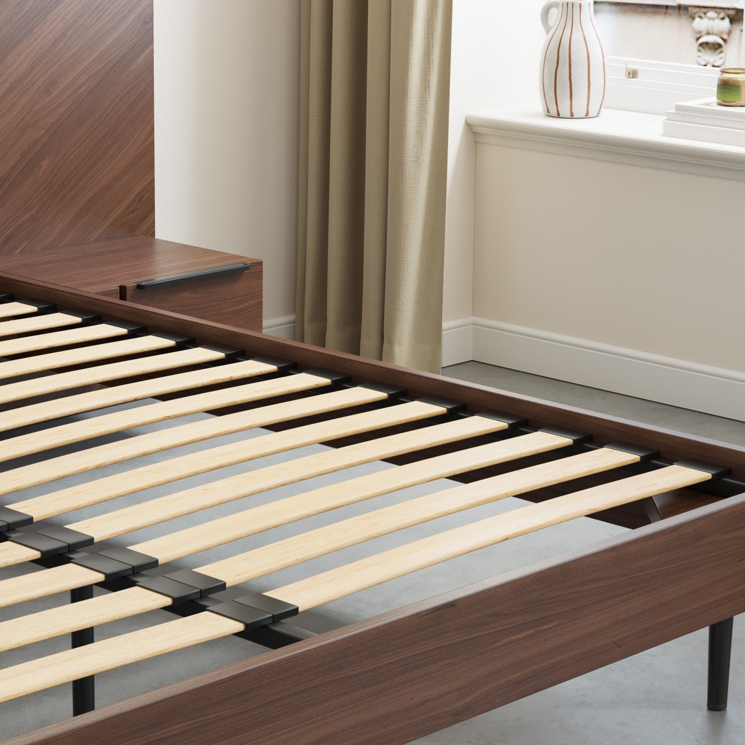 Valencia – Grand lit plateforme en bois Ava, teinture noyer