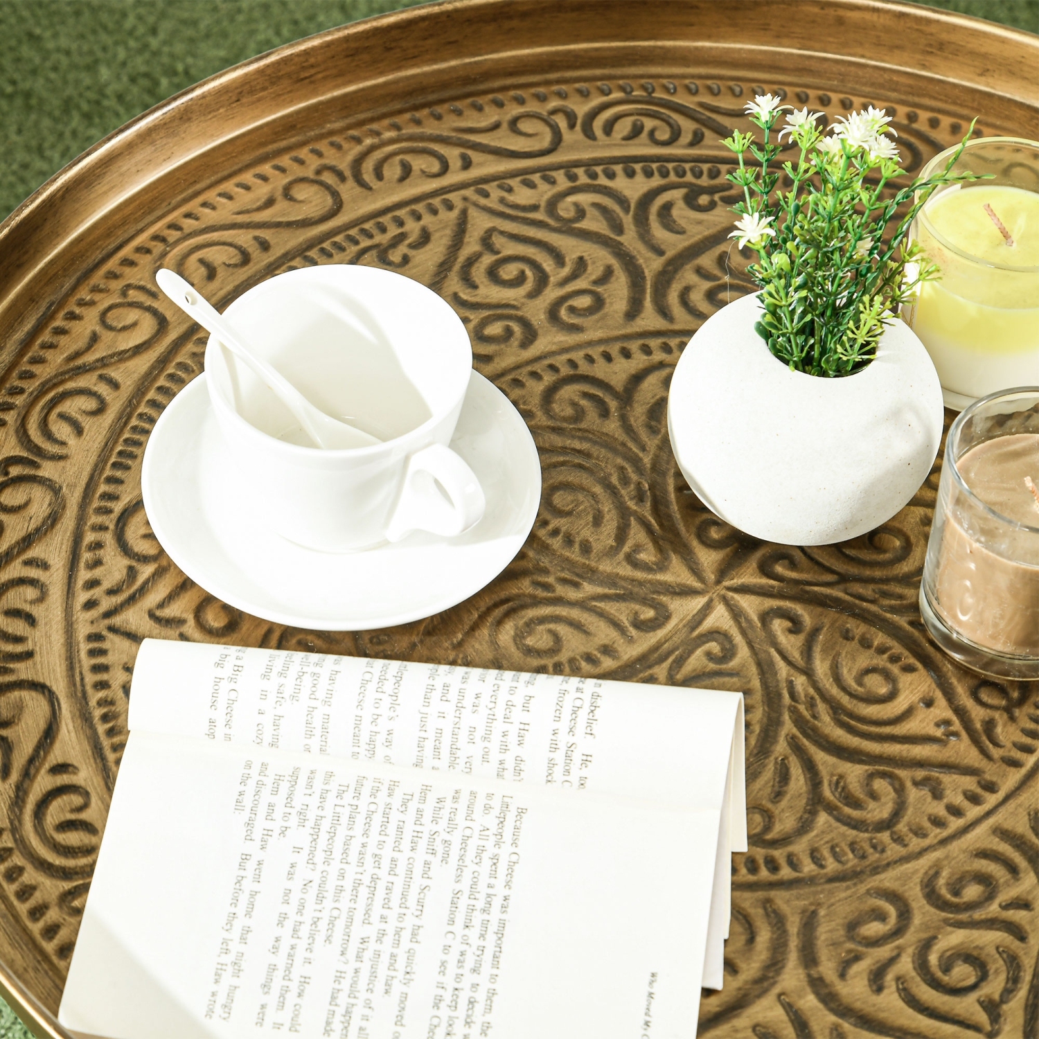 HOMCOM 24" Round Coffee Table with Hammered Floral Tray Top, Vintage Metal Center Table for Living Room, Side Table, Gold