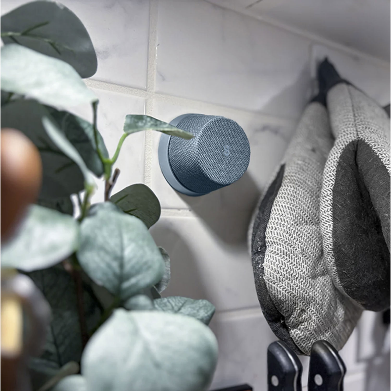 Logiix Blue Piston Mini Mag Wireless Speaker - Blue