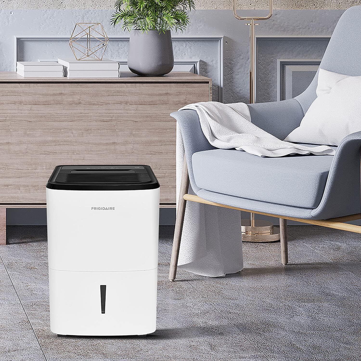 FRIGIDAIRE – Déshumidificateur Energy Star de 50 chopines avec contrôle de l'humidité sans effort, blanc