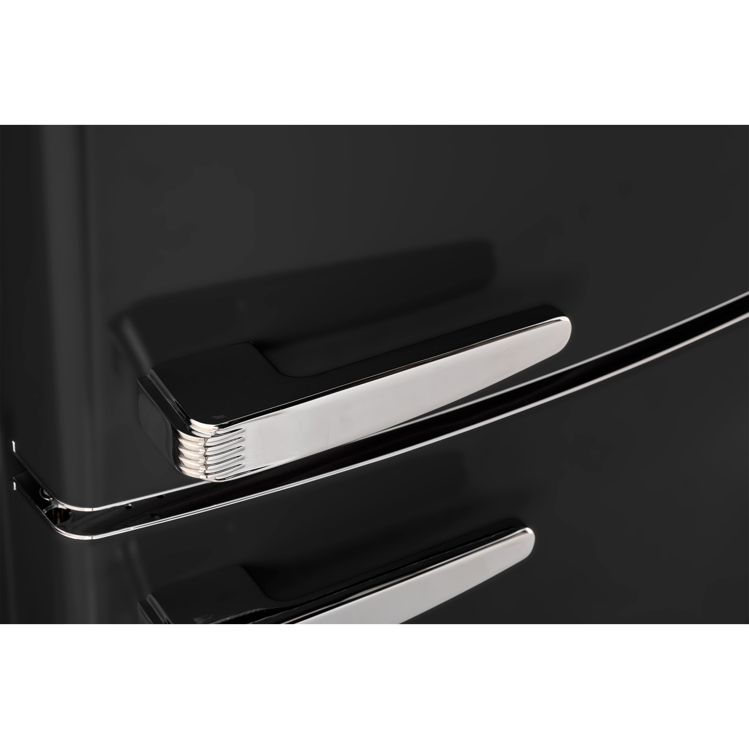 Réfrigérateur à congélateur inférieur rétro classique 16,7&nbsp;pi³ d'Unique Appliances - Noir mat, Energy Star