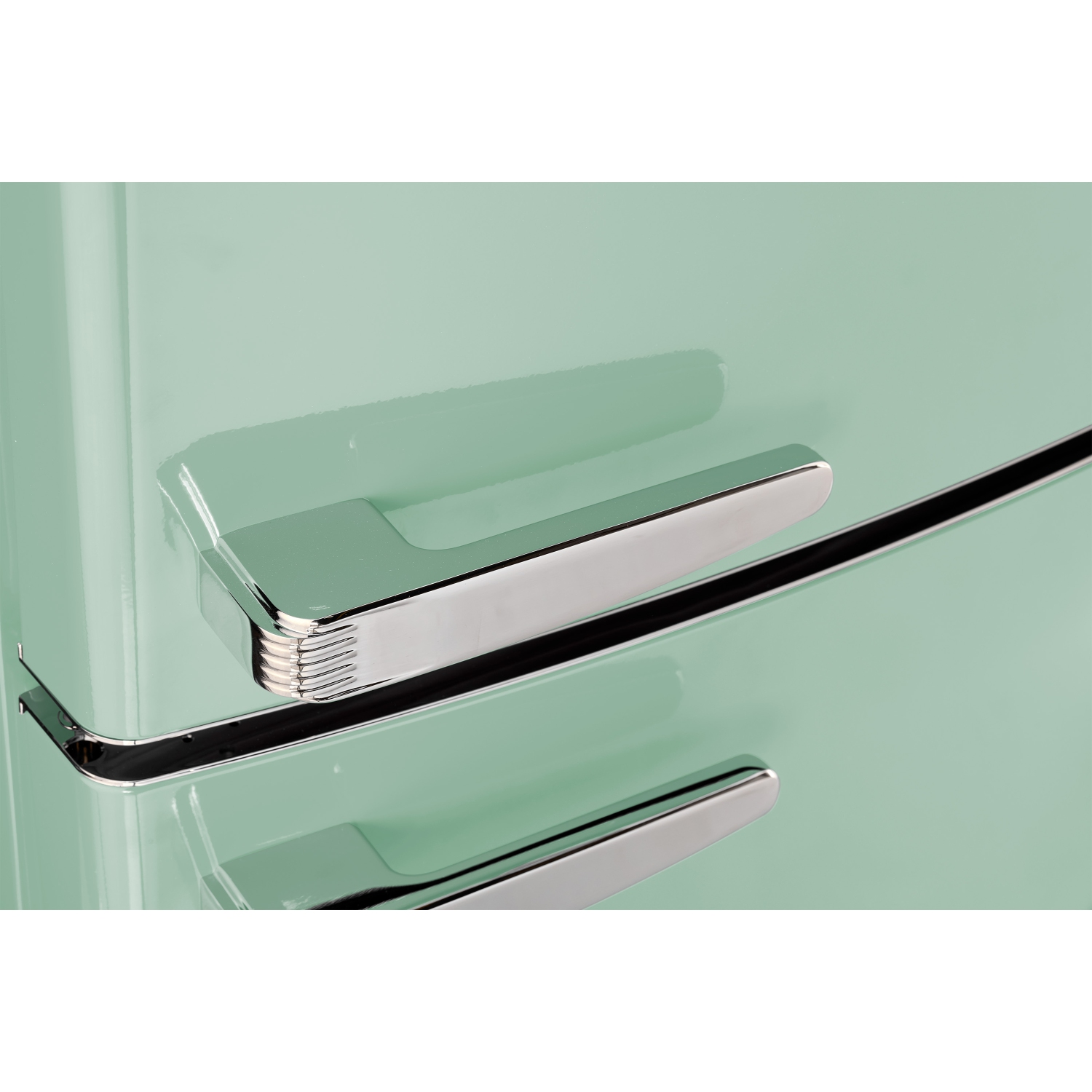 Réfrigérateur à congélateur inférieur rétro classique 16,7&nbsp;pi³ d'Unique Appliances - Vert menthe estival, Energy Star