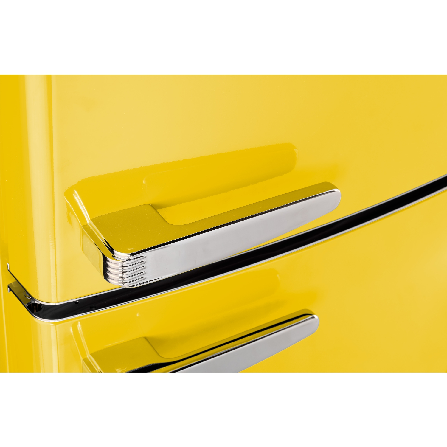 Réfrigérateur à congélateur inférieur rétro classique 16,7&nbsp;pi³ d'Unique Appliances - Jaune canari, Energy Star