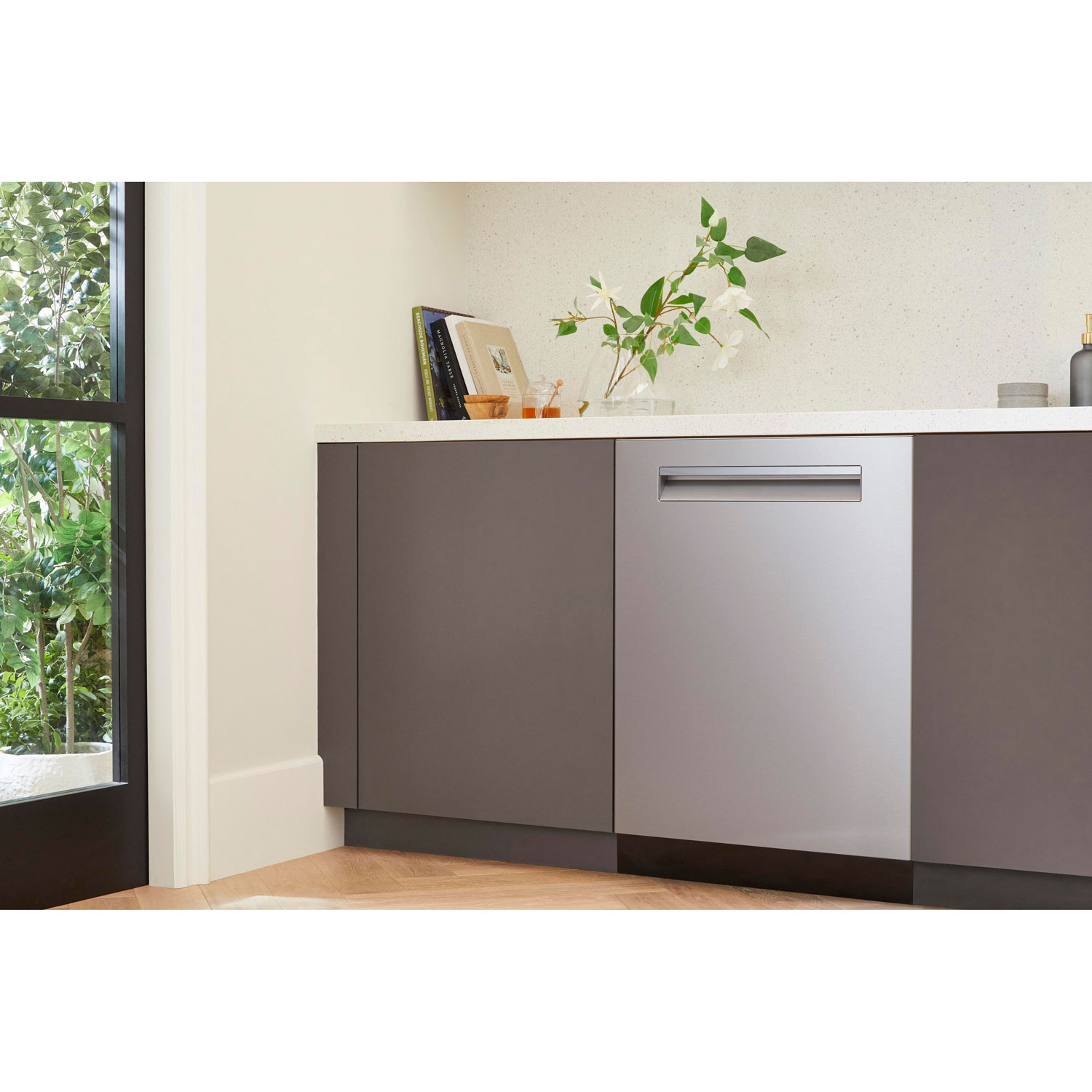 Lave-vaisselle encastrable 24 po 44 dB avec cuve en acier inoxydable et troisième panier série 500 de Bosch - Inox