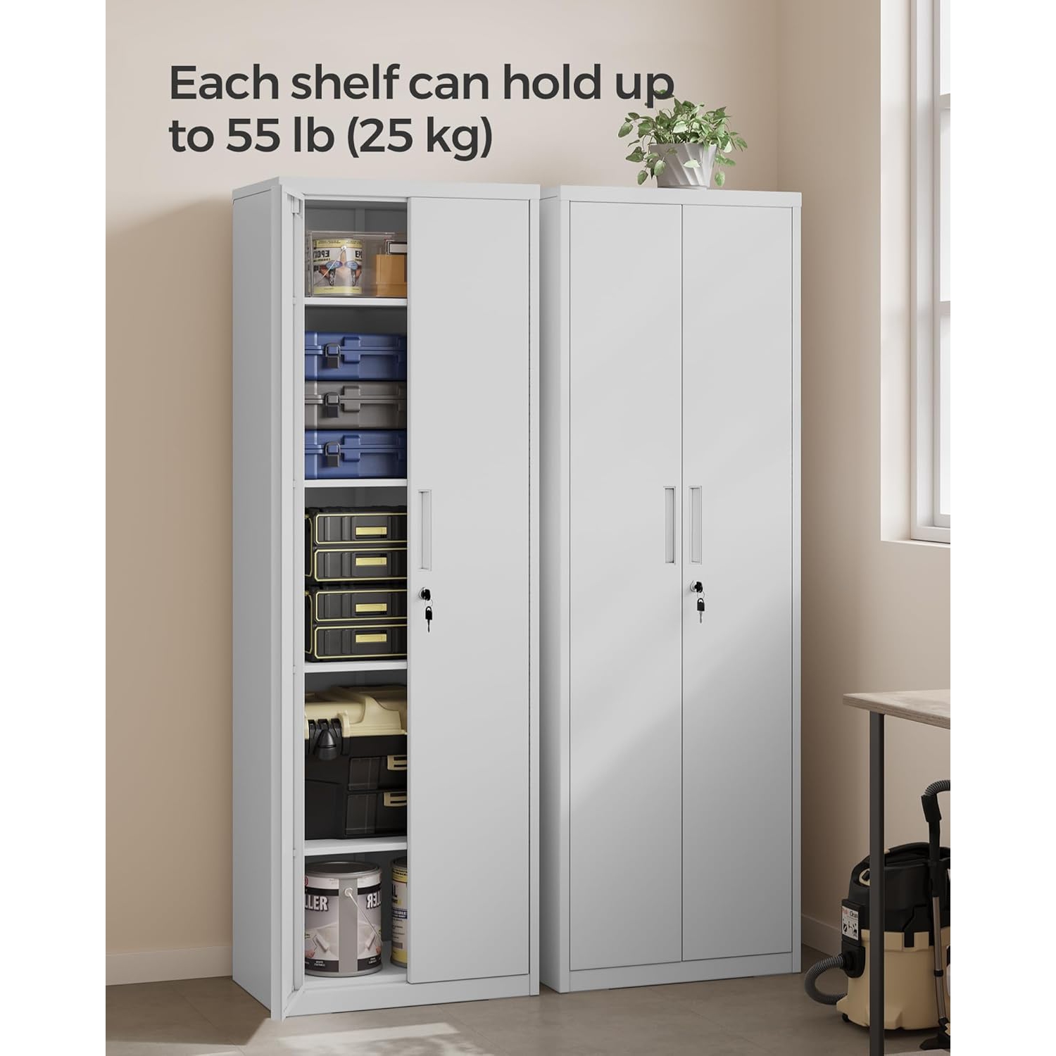 Armoire de rangement en métal pour garage et bureau de SONGMICS avec portes et tablettes réglables – Rangement verrouillable et polyvalent en gris
