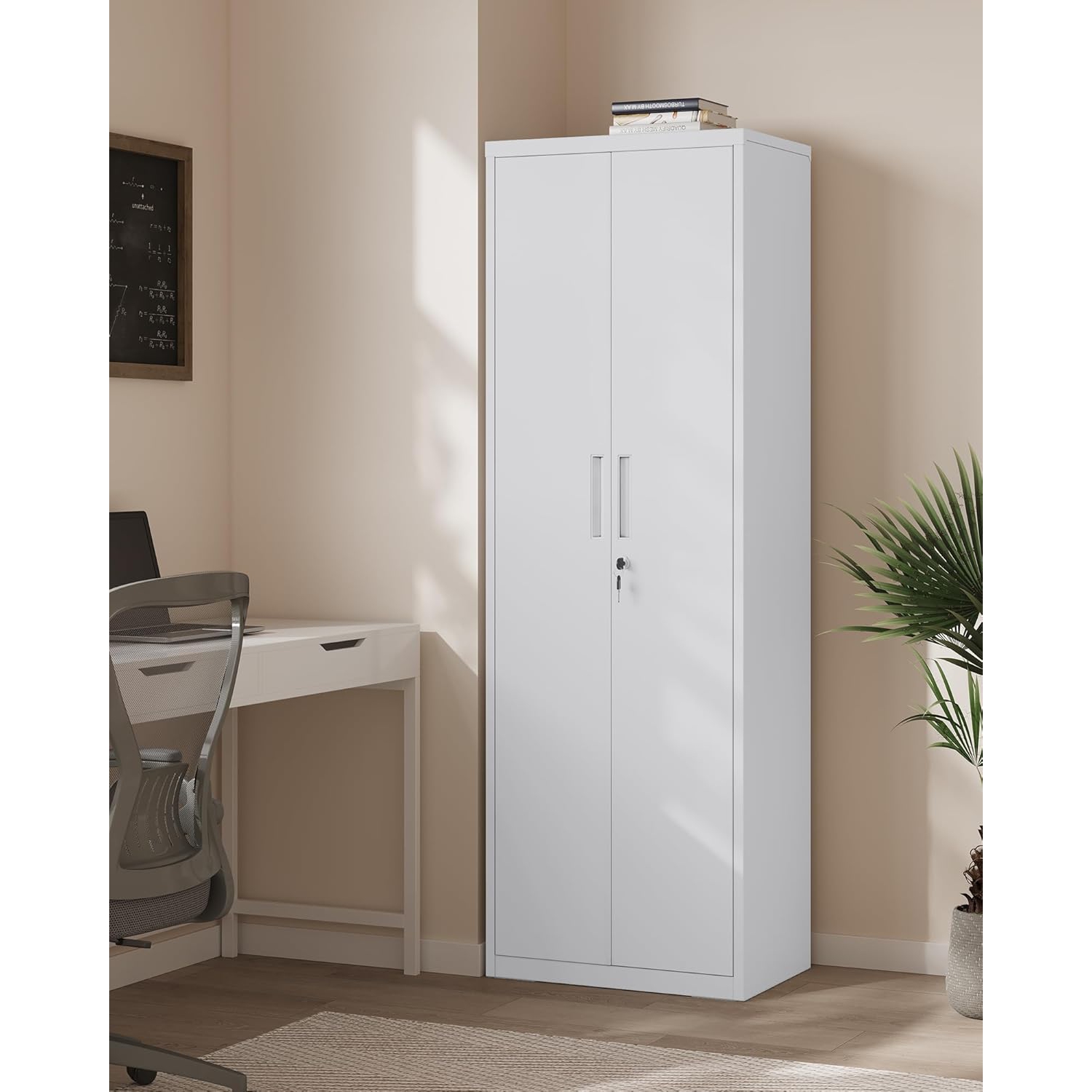 Armoire de rangement en métal pour garage et bureau de SONGMICS avec portes et tablettes réglables – Rangement verrouillable et polyvalent en gris