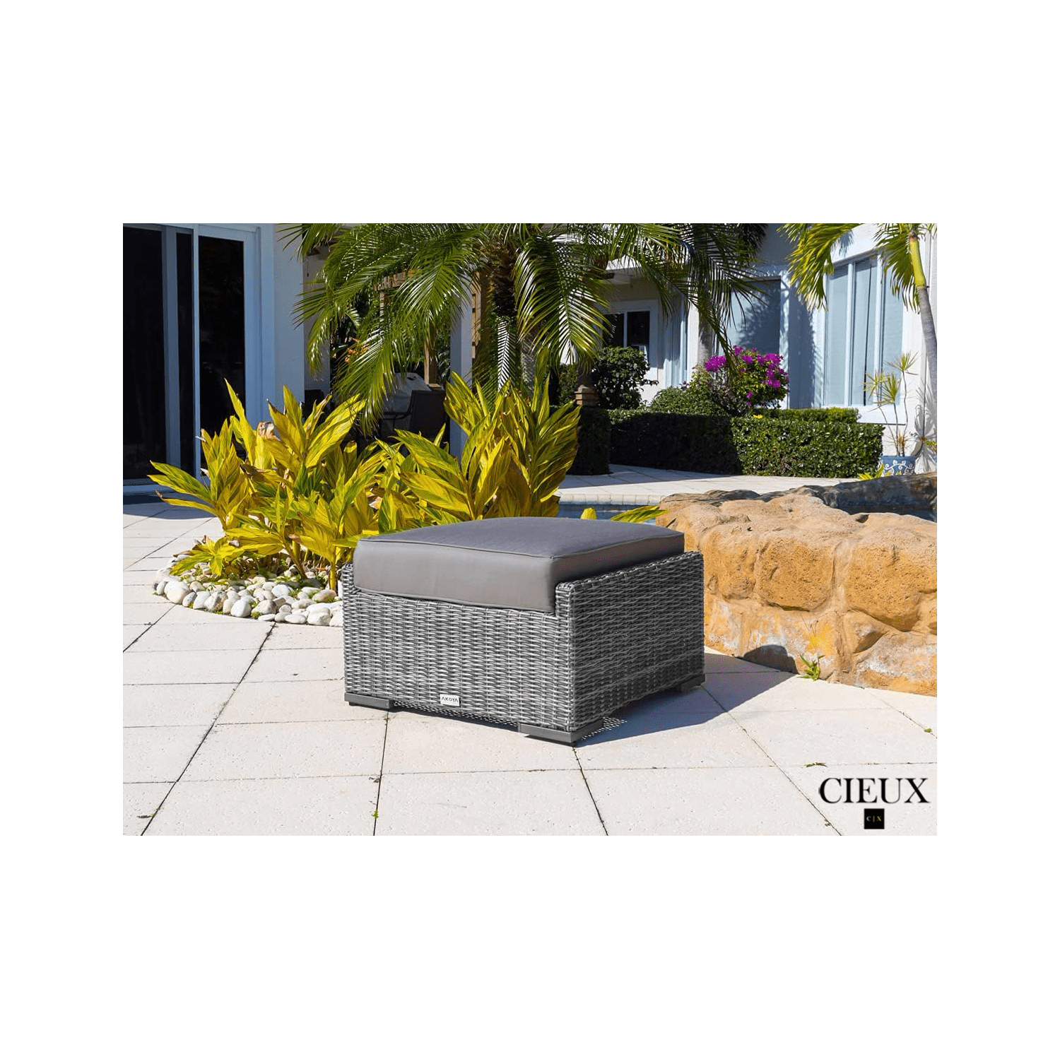 Pouf de jardin en osier Riviera de CIEUX gris avec coussins en toile anthracite Sunbrella