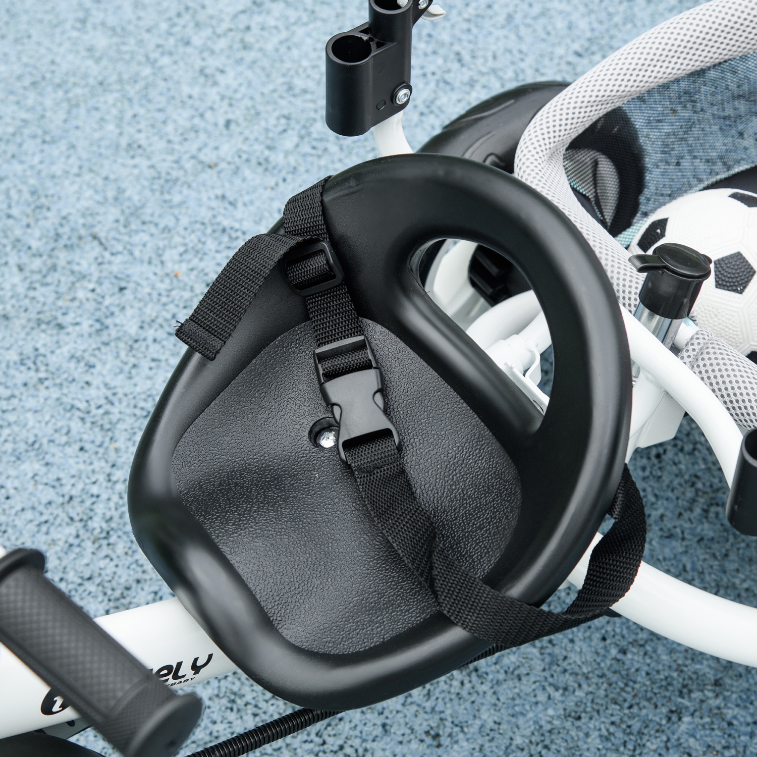 Qaba 6 in 1 Toddler Tricycle, Kids Trike with Foldable Canopy, Removable Parent-Push Handle and Cover, Storage Basket, 5-Point Safety Belt, for Child