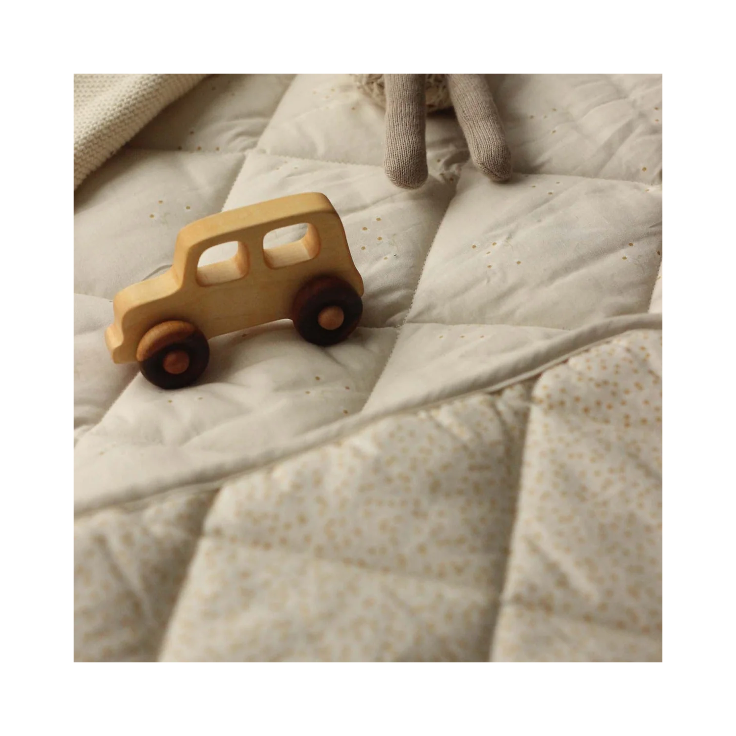 Avery Row - Stay & Play Mat - Wild Chamomile