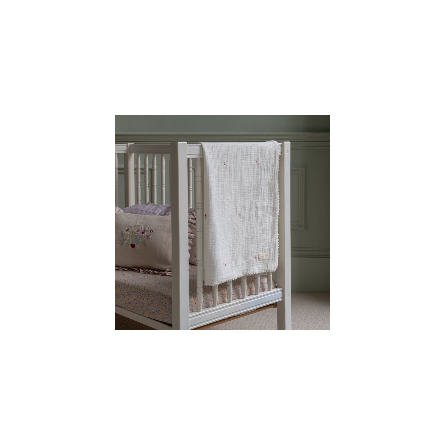 Avery Row - Embroidered Muslin blanket - Anemone