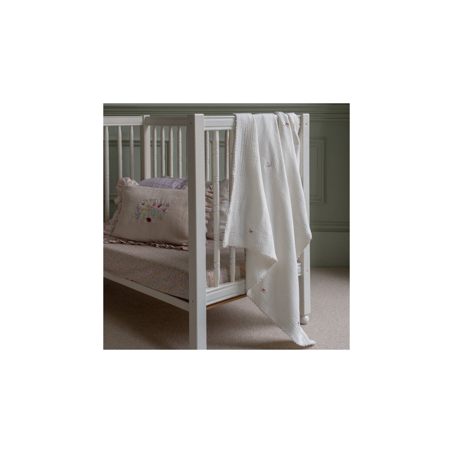Avery Row - Embroidered Muslin blanket - Anemone