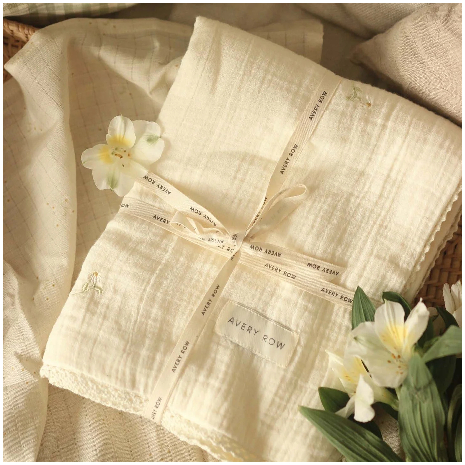 Avery Row - Embroidered Muslin blanket - Wild Chamomile