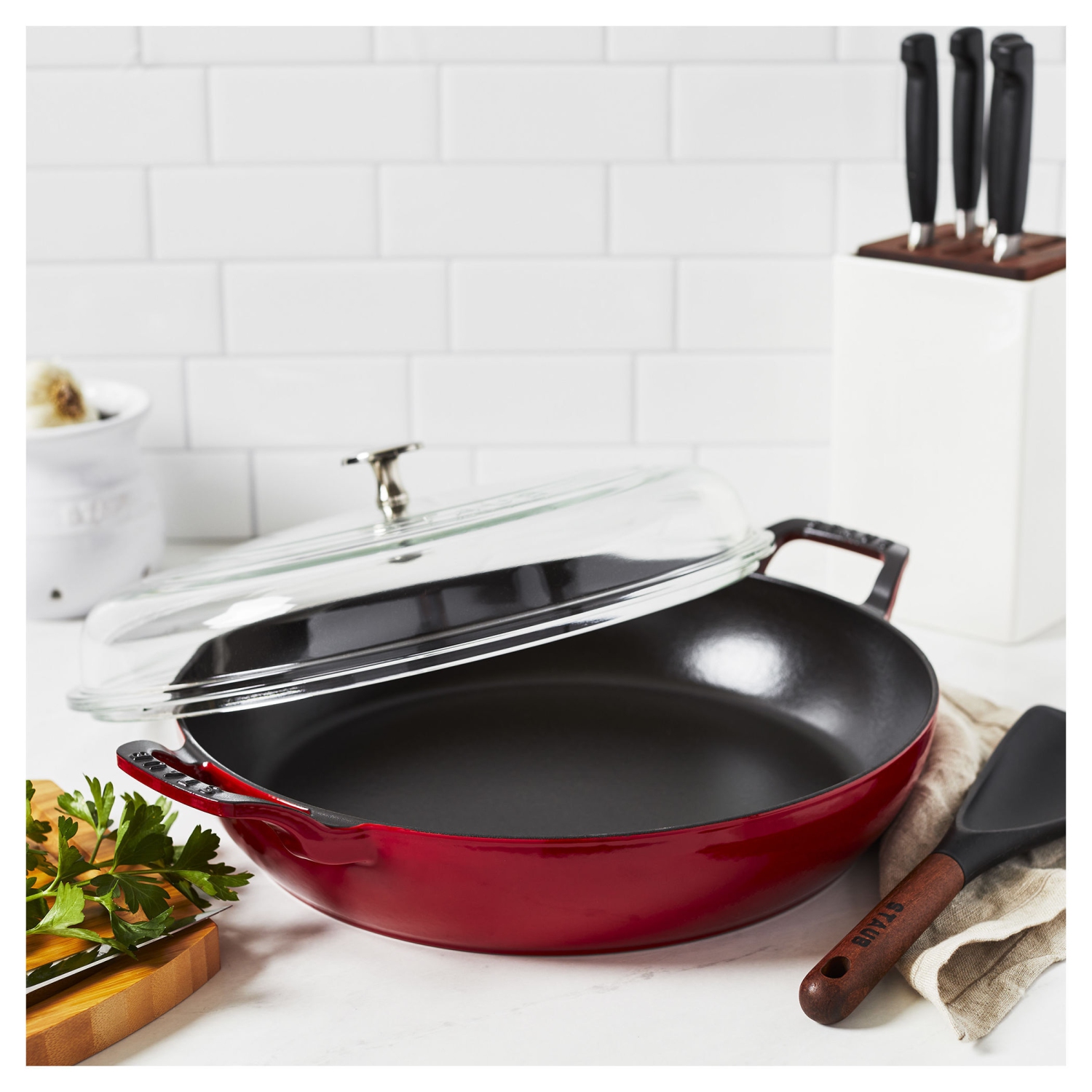 STAUB – Braisière/sauteuse ronde en fonte 3,5 L, cerise