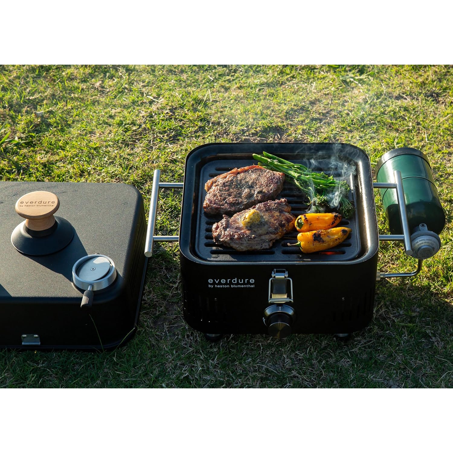 Barbecue portatif au gaz propane CUBE Proflame 360 d'Everdure