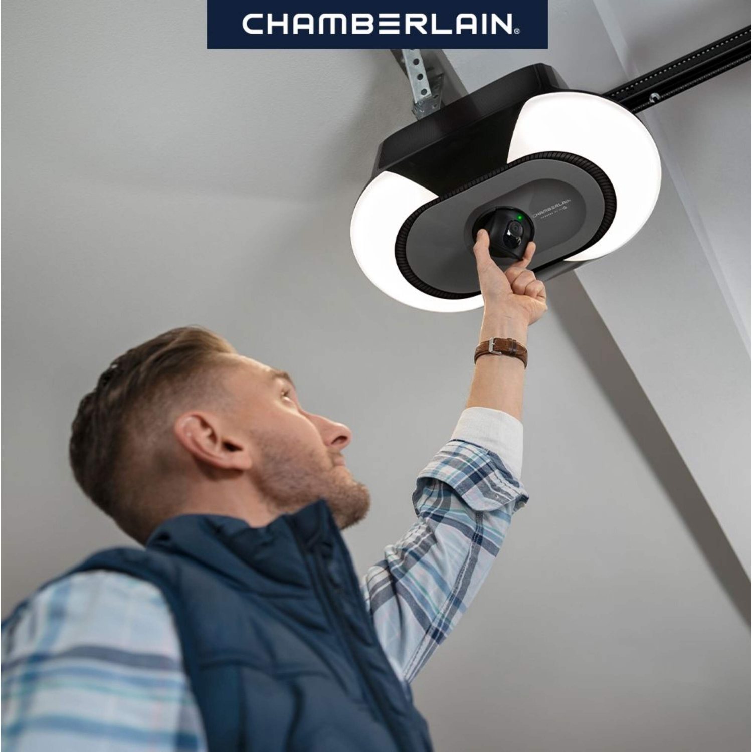 BOÎTE OUVERTE - Ouvre-porte de garage ultra-silencieux B6753TC 1-1/4 HP de Chamberlain avec Wi-Fi, caméra et entraînement par courroie