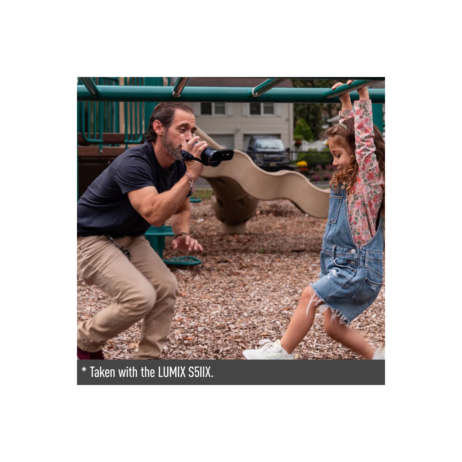 Caméscope HD intégrale léger HC-V900 de Panasonic avec zoom 24x + carte mémoire 128&nbsp;Go + plus