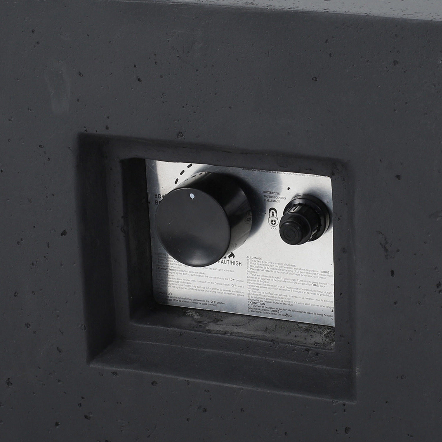 Foyer carré moderne en béton – 50 000 BTU, propane