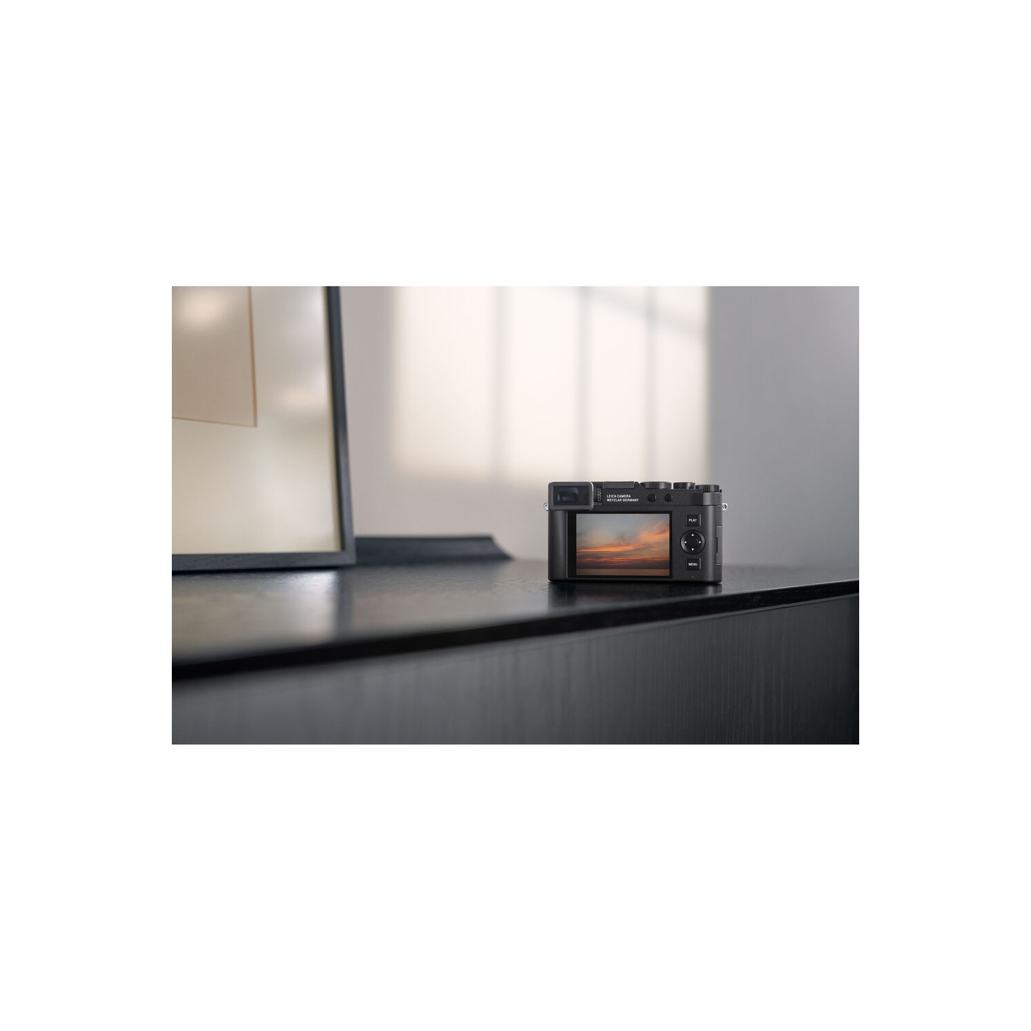 Leica D-Lux 8 Compact Digital Camera, 10.9-34mm f/1.7-2.8 Lens 17MP CMOS Sensor 19191 + 64GB Memory card + Travel Bag + Cleaning Kit and More