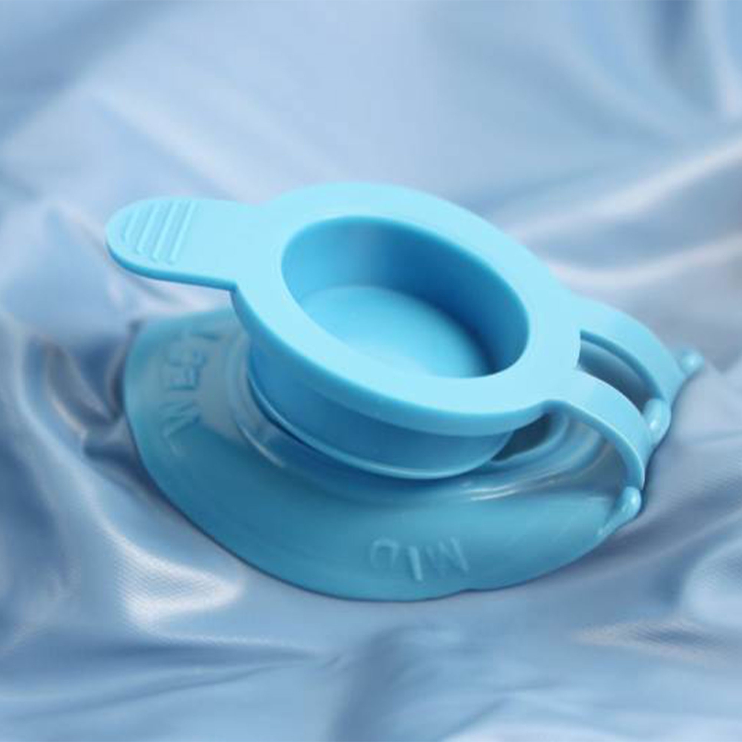 Housse d'hiver pour piscine hors-terre ronde de 24 pi de Swimline avec coussin d'air fermé de 4 x 8 pi