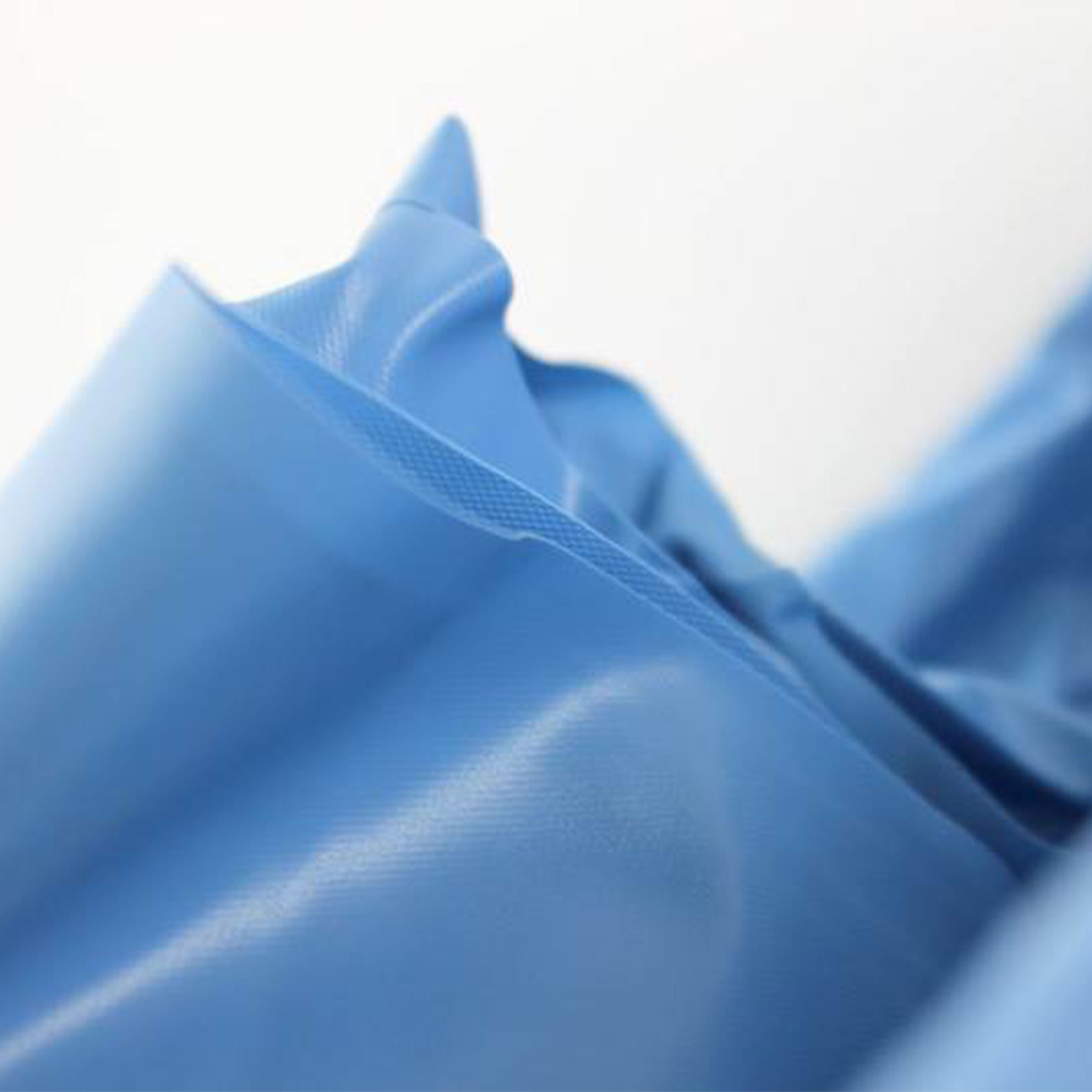 Housse d'hiver pour piscine hors-terre ronde de 24 pi de Swimline avec coussin d'air fermé de 4 x 8 pi