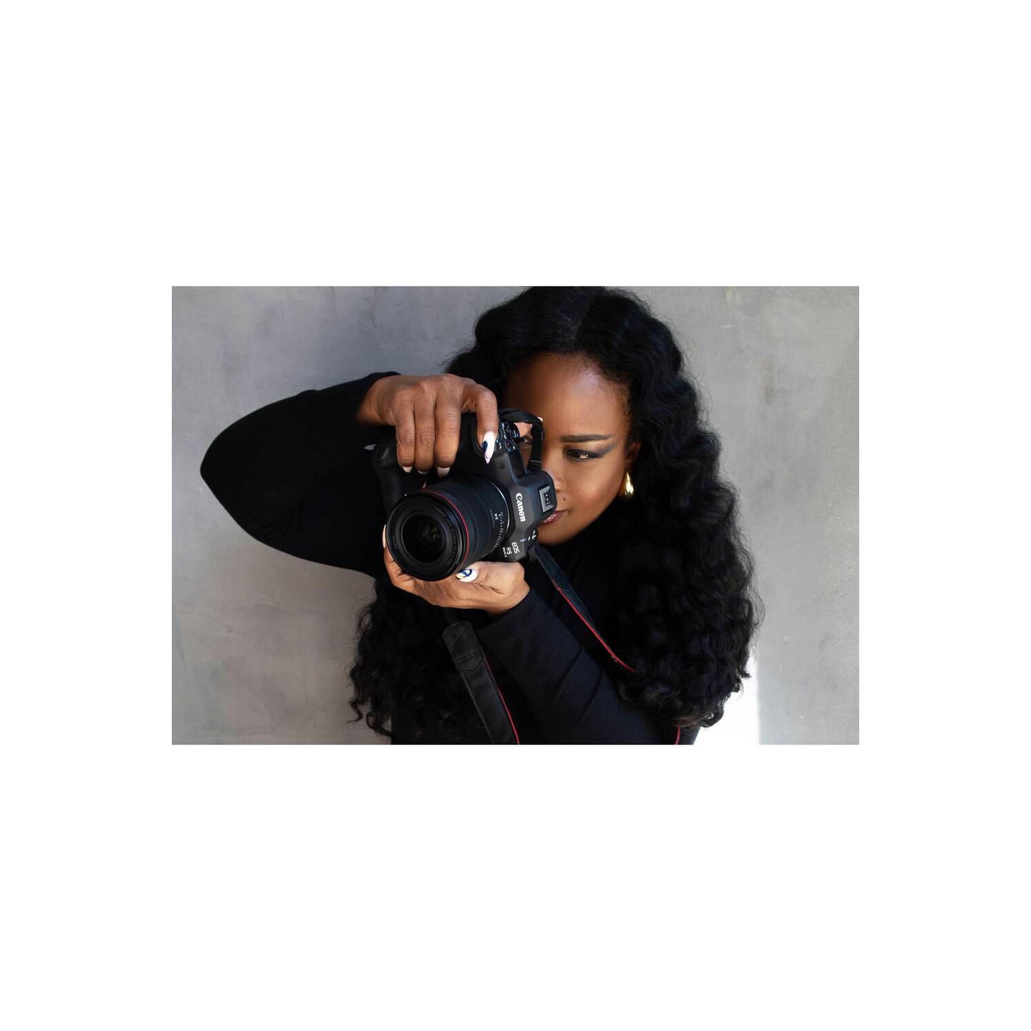 Objectif grand-angle RF 24&nbsp;mm f/1,4&nbsp;L VCM de Canon + sac à bandoulière et plus encore