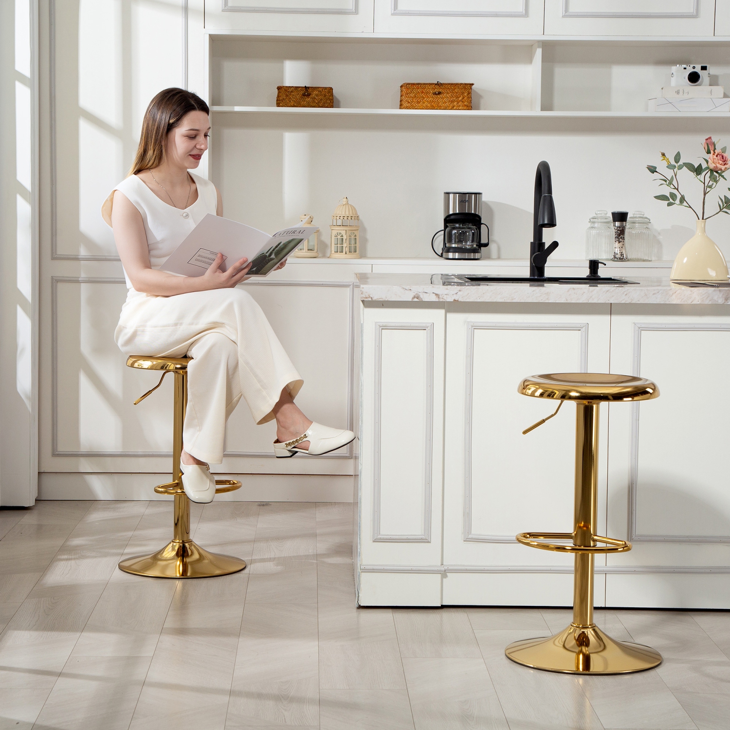 HOMCOM Steel Bar Stools Set of 2, Adjustable Counter Height Round Breakfast Barstools, Industrial Swivel Bar Chairs for Home Kitchen, Gold