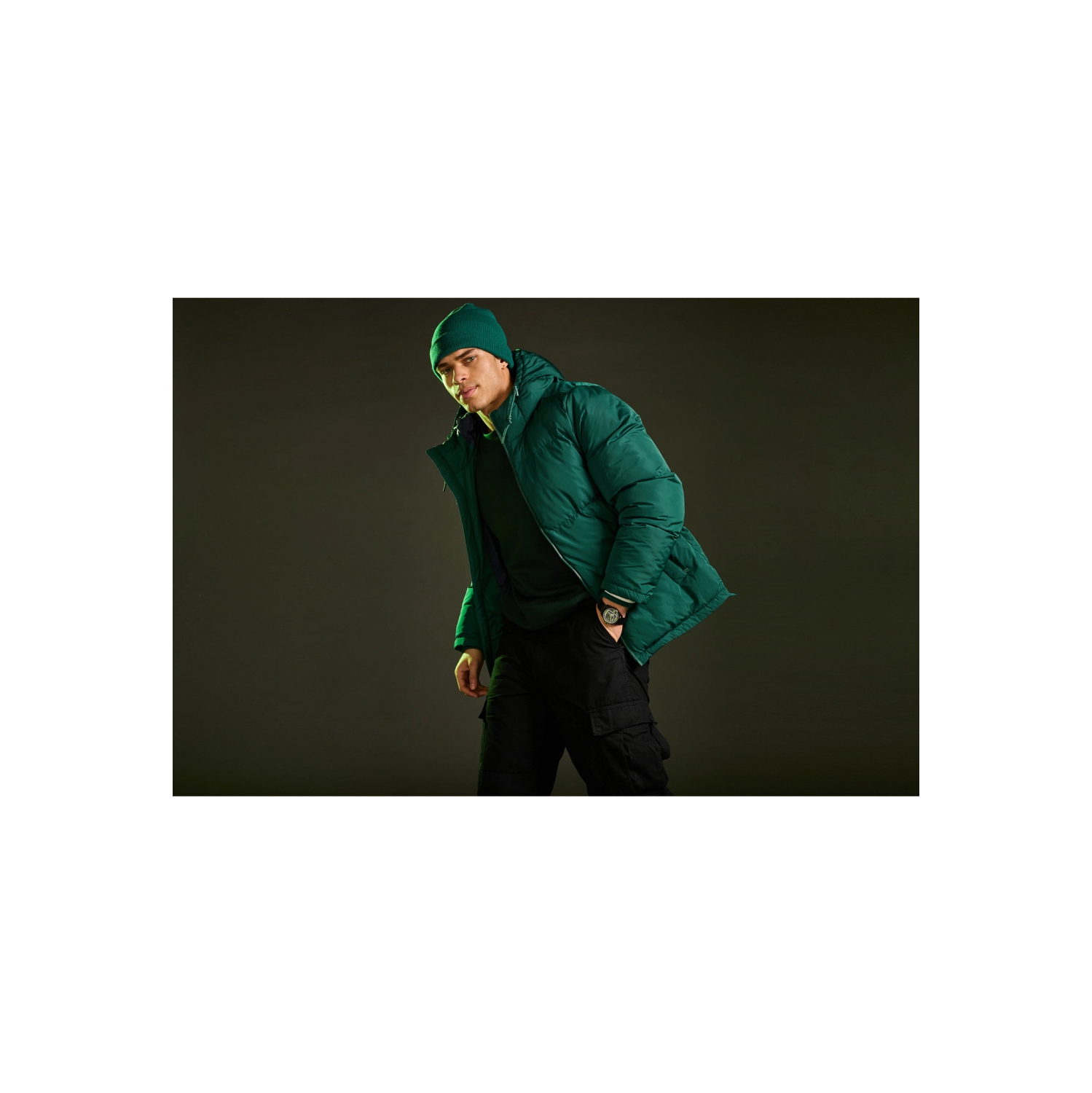 Marvel – Montre Hulk Eco-Drive 42 mm, boîtier et bracelet inox noir, cadran noir