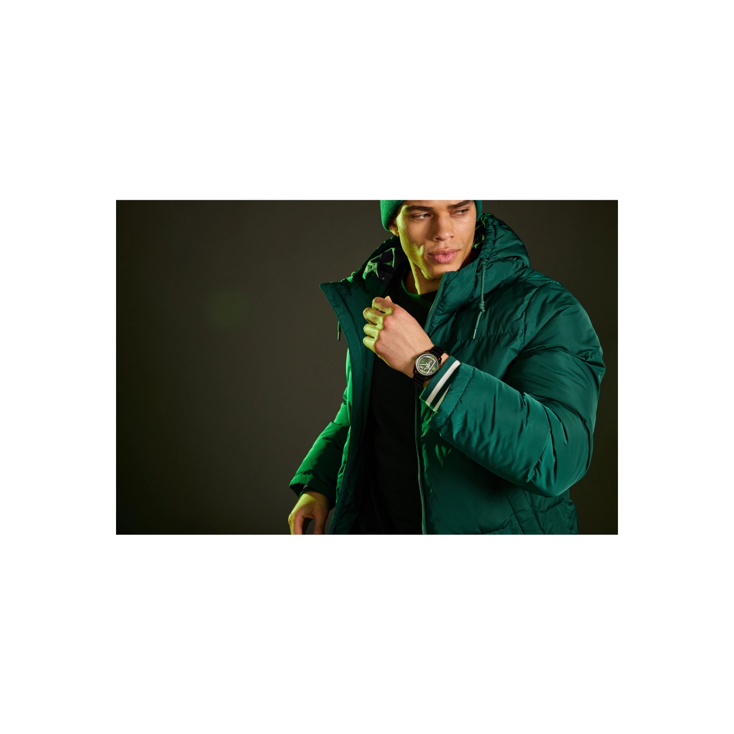 Marvel – Montre Hulk Eco-Drive 42 mm, boîtier et bracelet inox noir, cadran noir