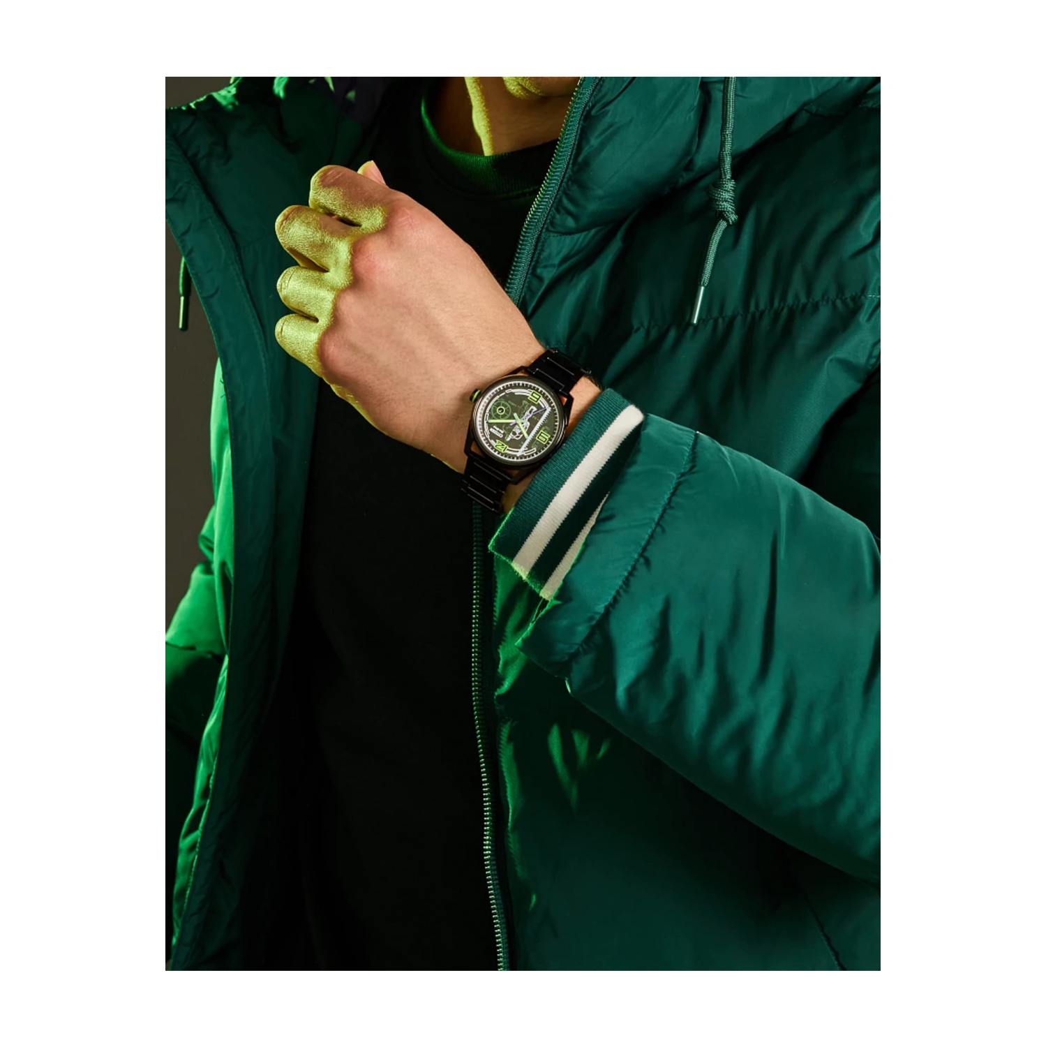 Marvel – Montre Hulk Eco-Drive 42 mm, boîtier et bracelet inox noir, cadran noir