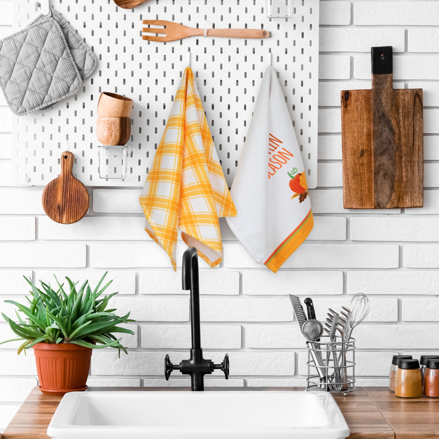 Serviettes de cuisine «&nbsp;Hello Pumpkin Season&nbsp;» et «&nbsp;Plaid Fall Harvest&nbsp;» - 26&nbsp;po - Ensemble de 2