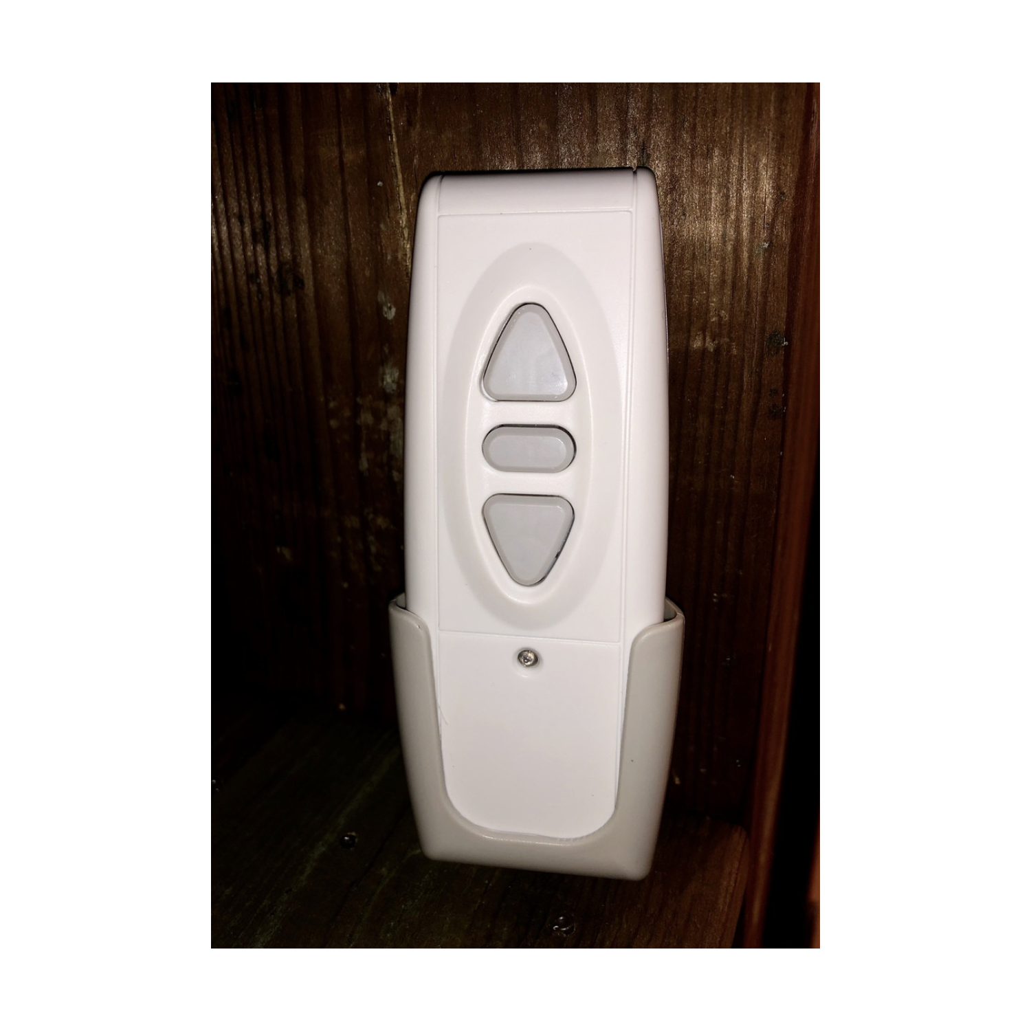 Écran de projection électrique gris mat motorisé de 100&nbsp;po – 16:9, contraste amélioré pour éclairage ambiant – installation au plafond ou au mur