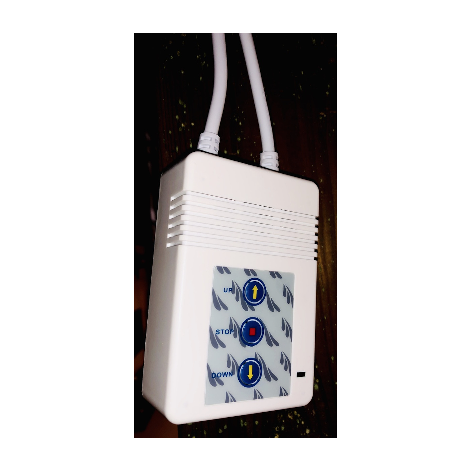 Écran de projection électrique gris mat motorisé de 100&nbsp;po – 16:9, contraste amélioré pour éclairage ambiant – installation au plafond ou au mur