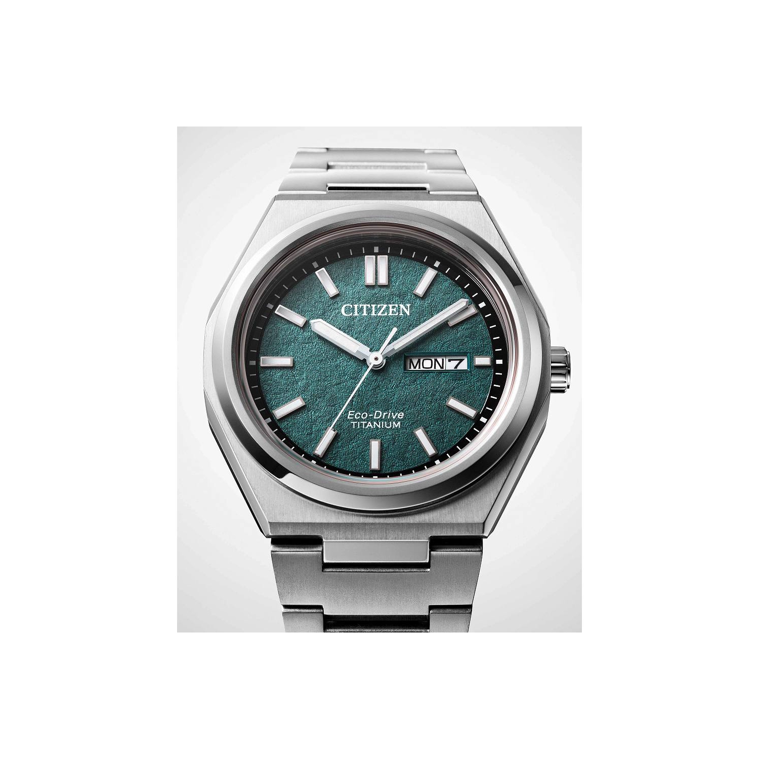 Montre pour hommes Zenshin Eco-Drive à trois aiguilles de Citizen 39&nbsp;mm avec boîtier et bracelet en super titane argenté et cadran vert