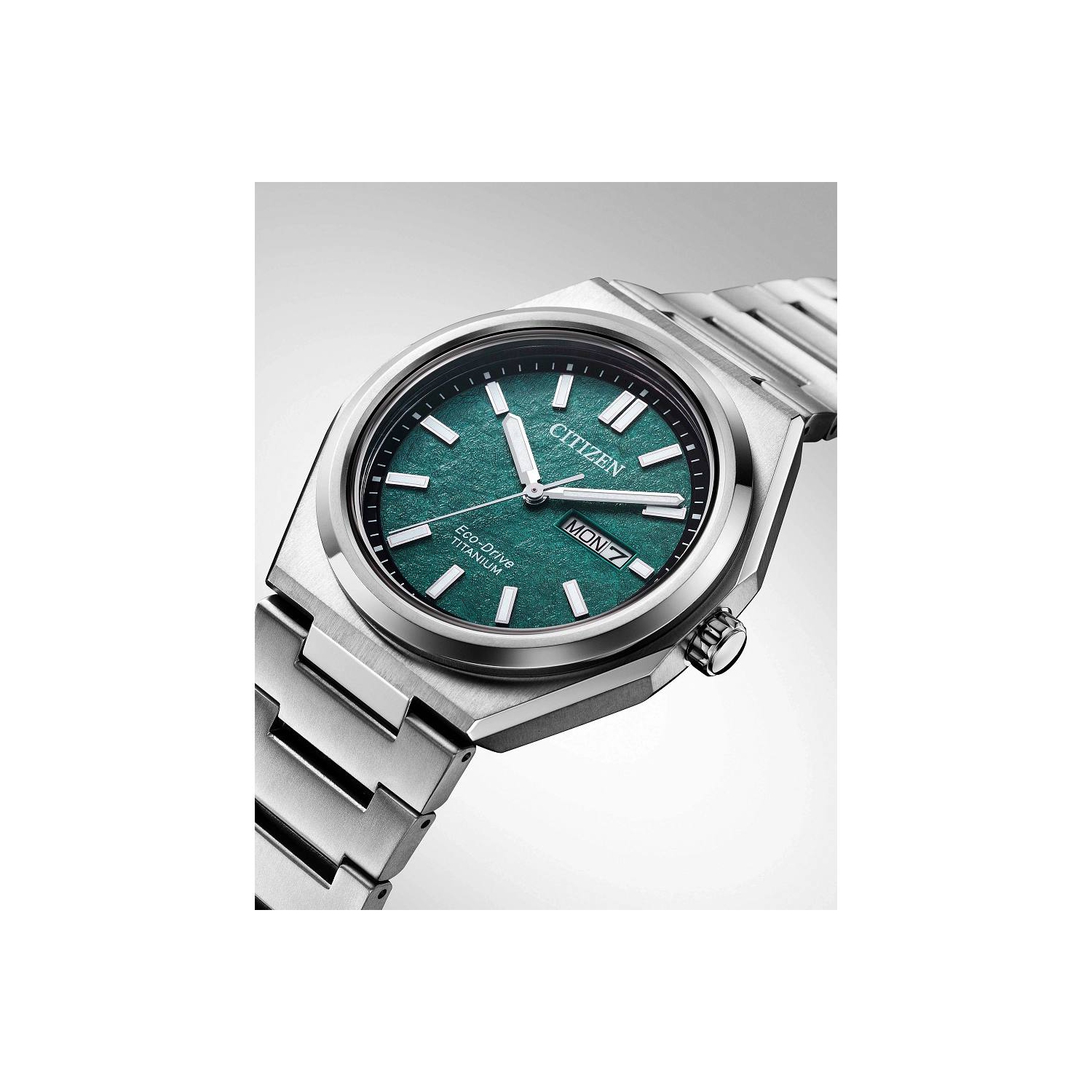 Montre pour hommes Zenshin Eco-Drive à trois aiguilles de Citizen 39&nbsp;mm avec boîtier et bracelet en super titane argenté et cadran vert